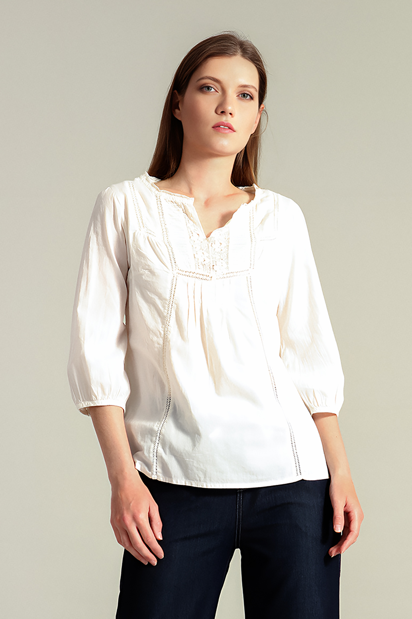 Дамска блуза от индийски памук в бяло с платка рязана бродерия
