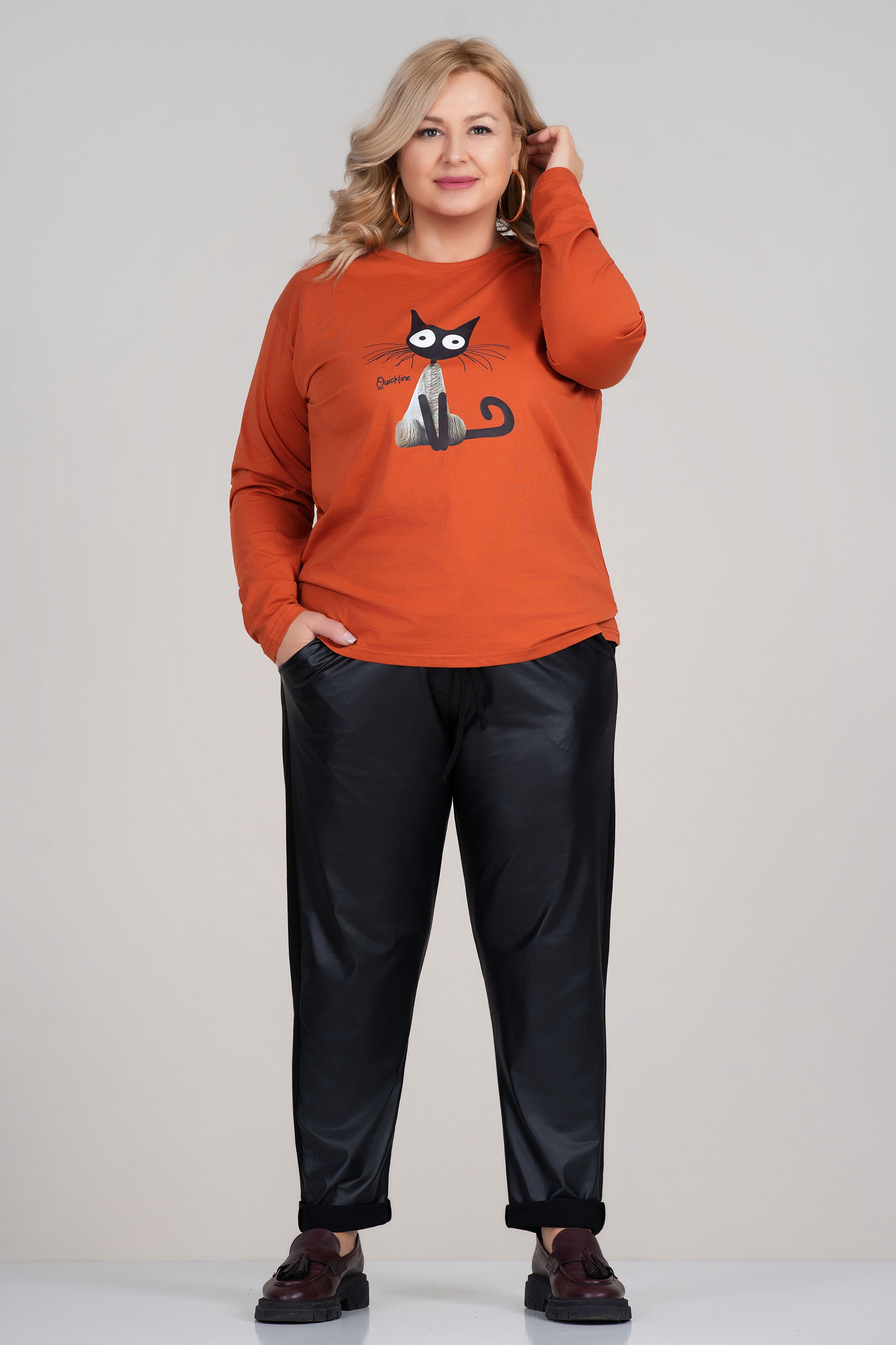 МАКСИ блуза от памук в оранжево с щампа черна котка