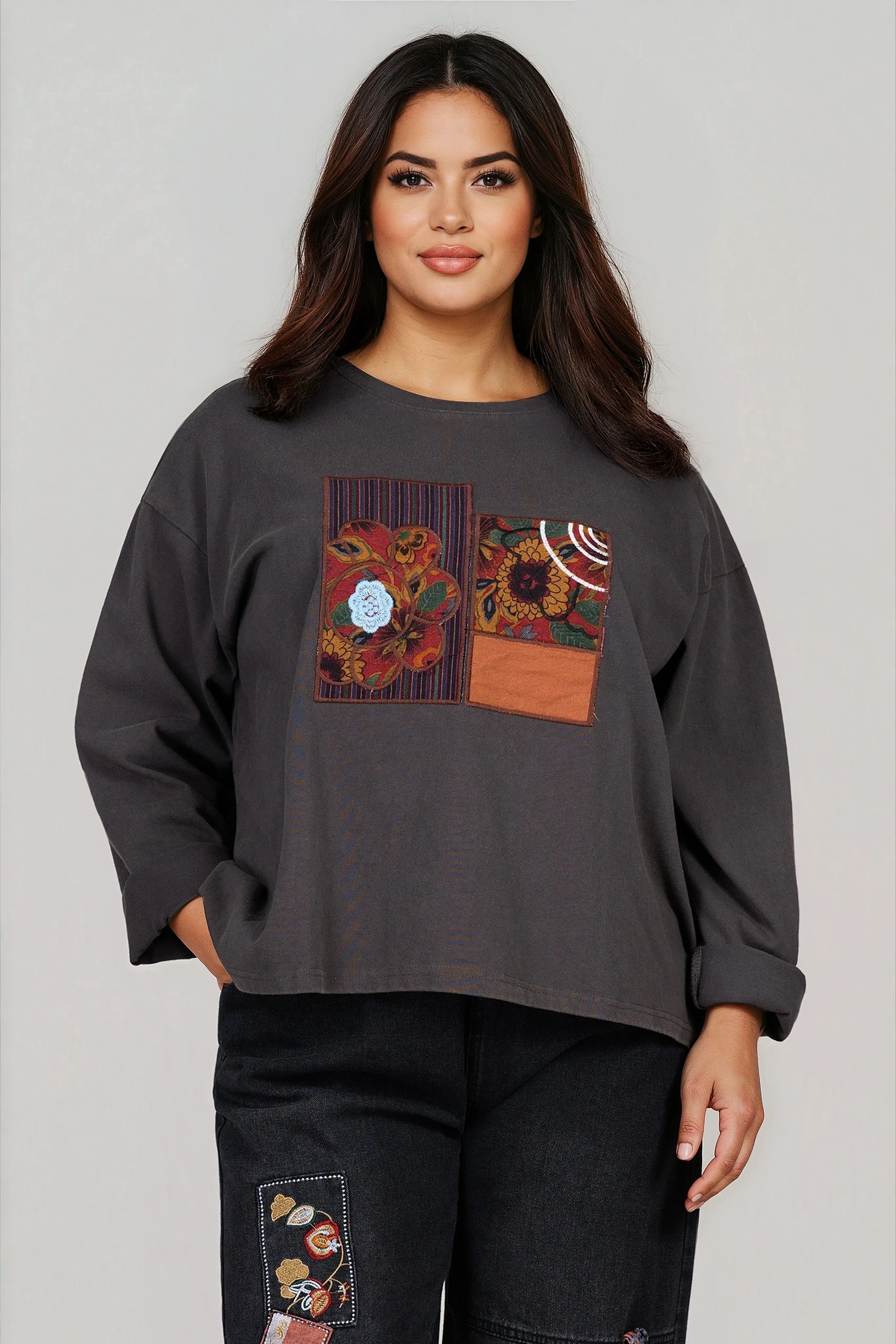 МАКСИ блуза от памук в сиво с флорална бродирана апликация