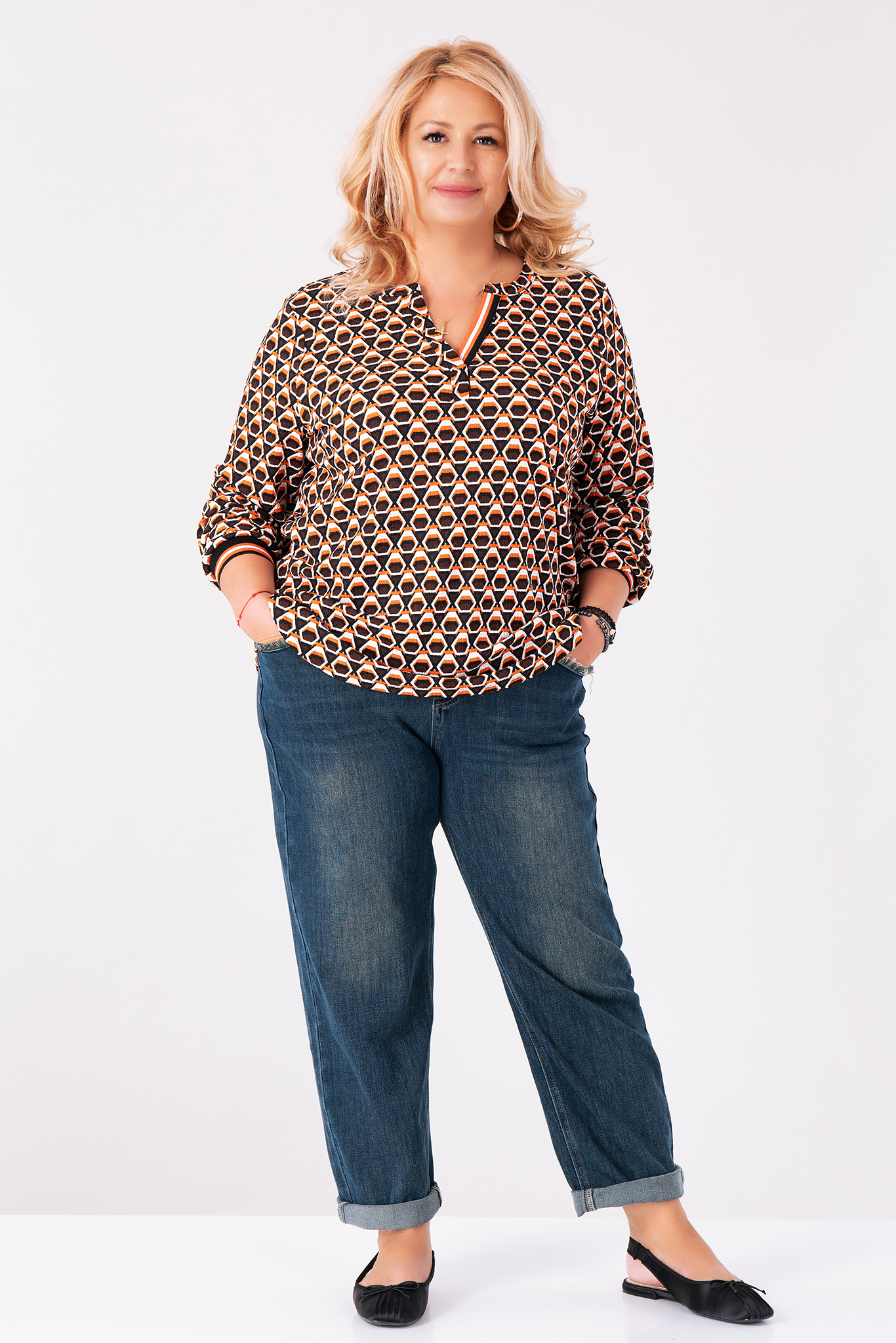 МАКСИ блуза с геометричен принт в черно, кафяво и оранжево