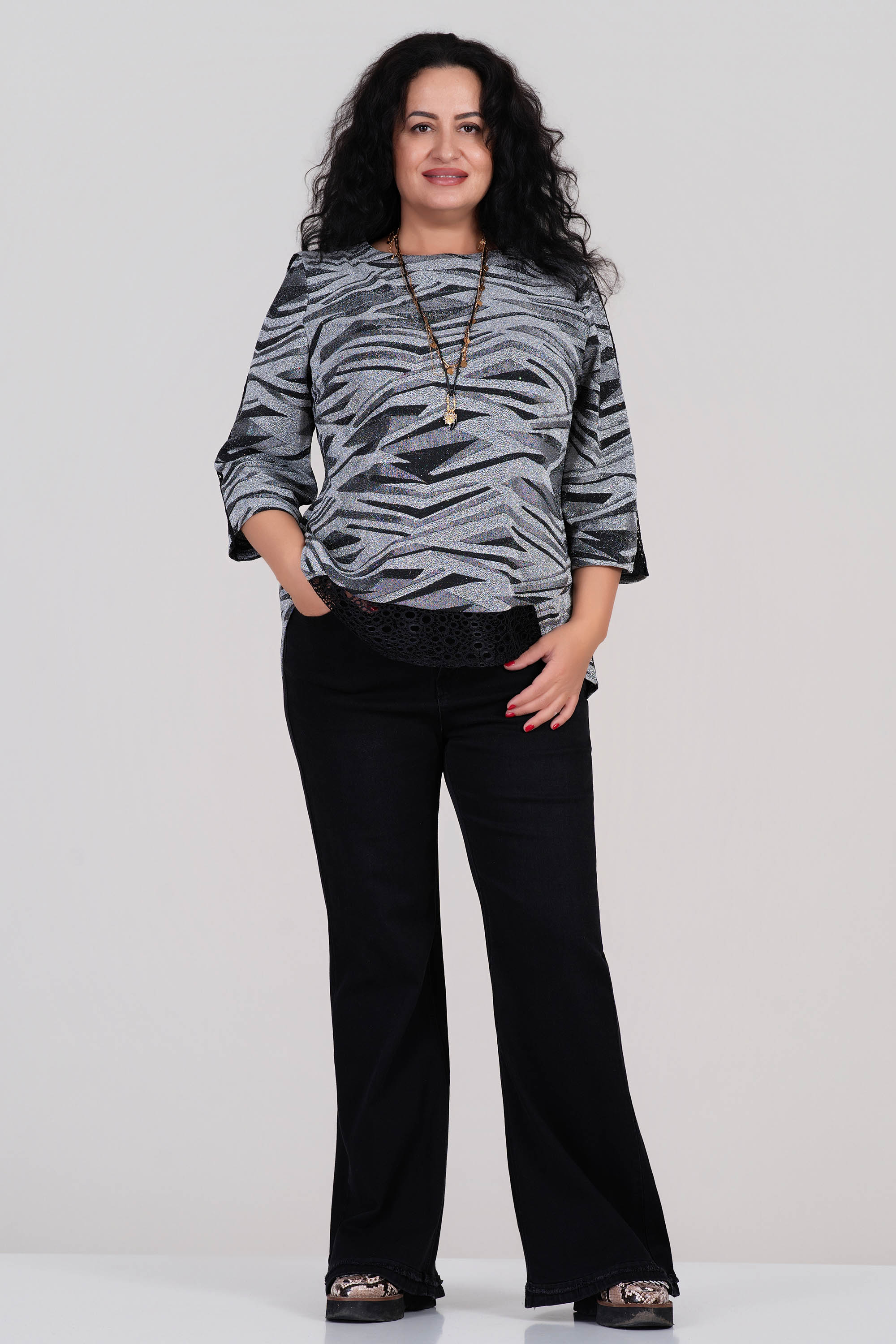 МАКСИ блуза със сребристи акценти и дантелени елементи