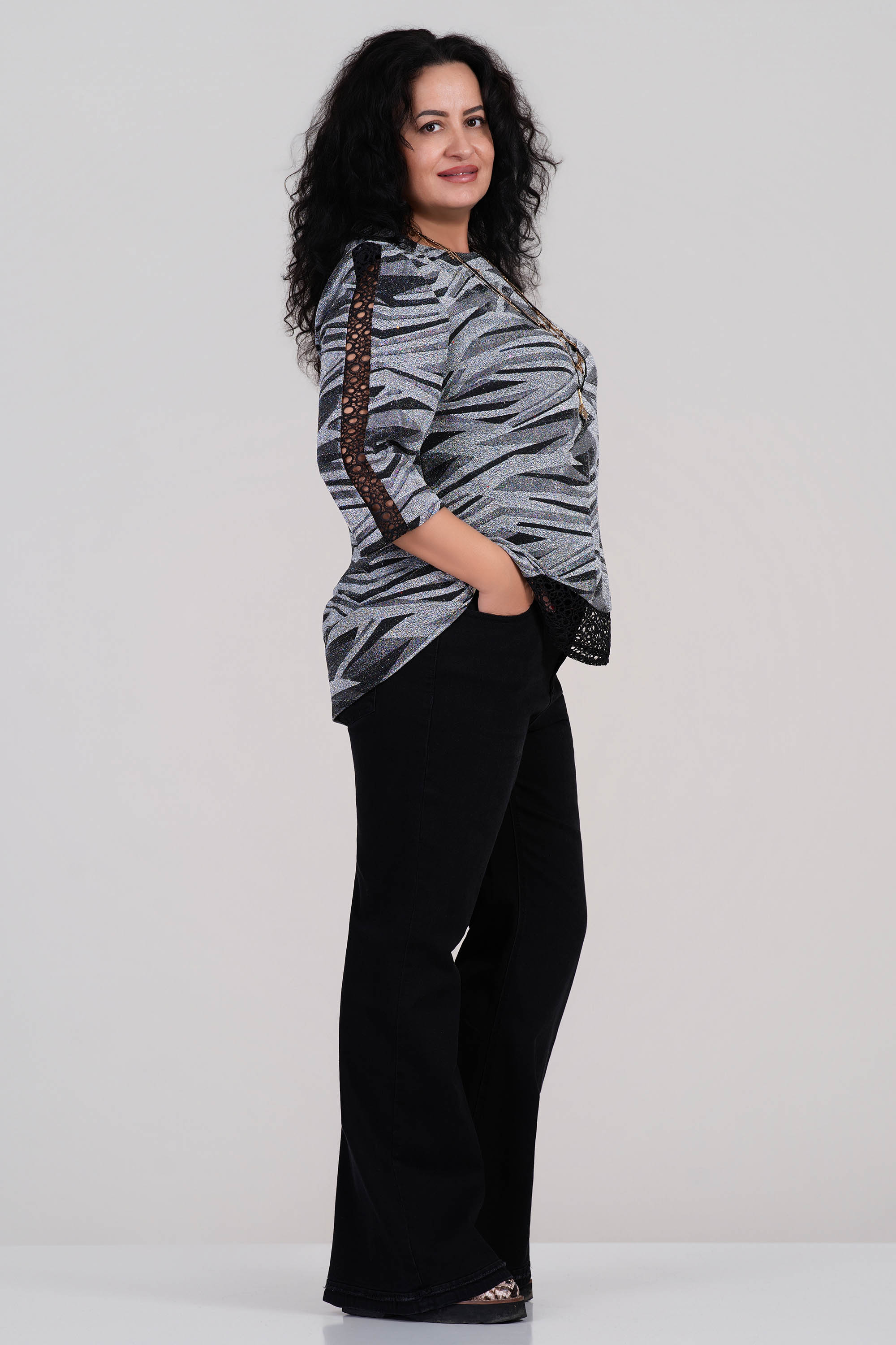 МАКСИ блуза със сребристи акценти и дантелени елементи