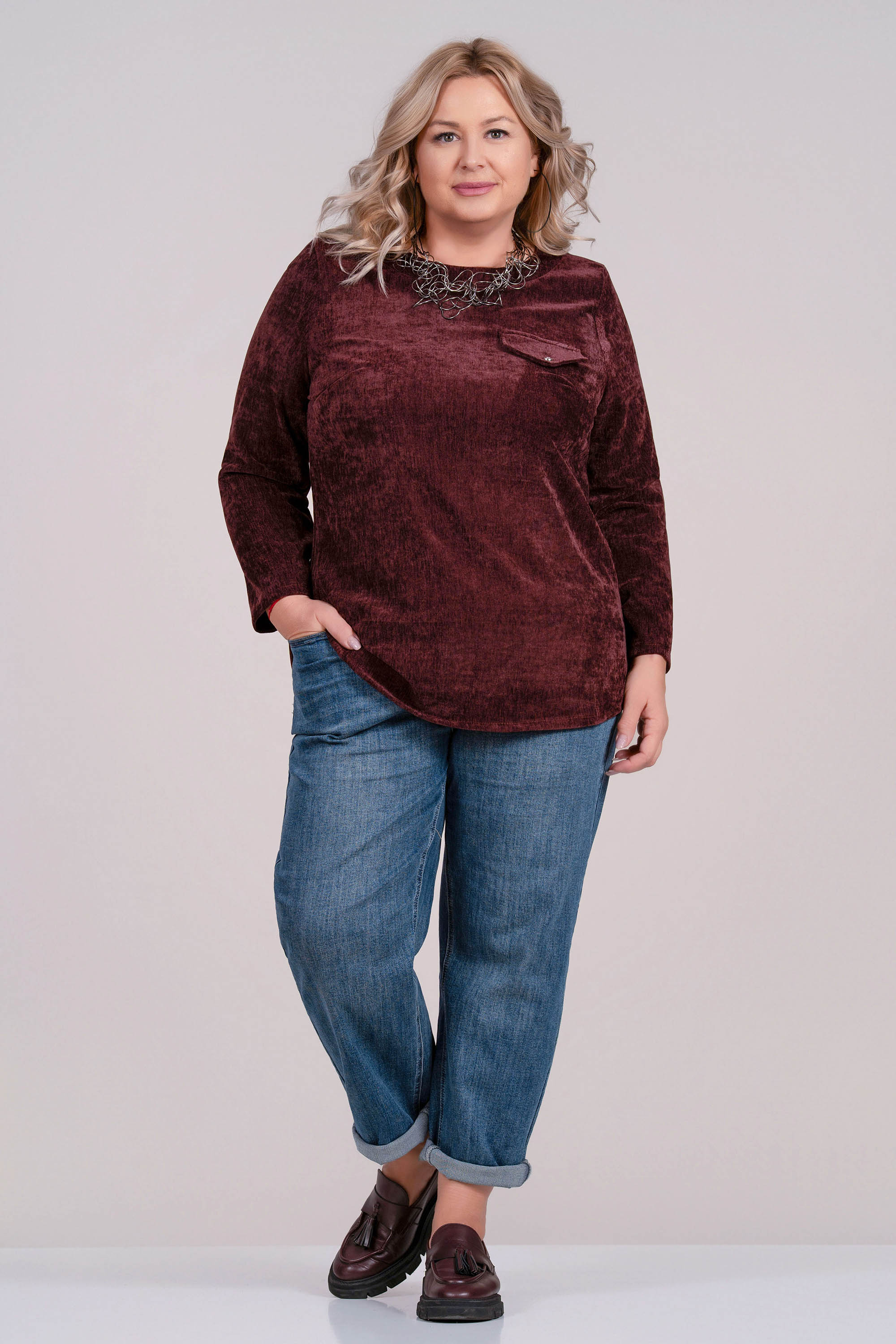 МАКСИ блуза в бордо от плътна кадифена материя с декоративен джоб с капак