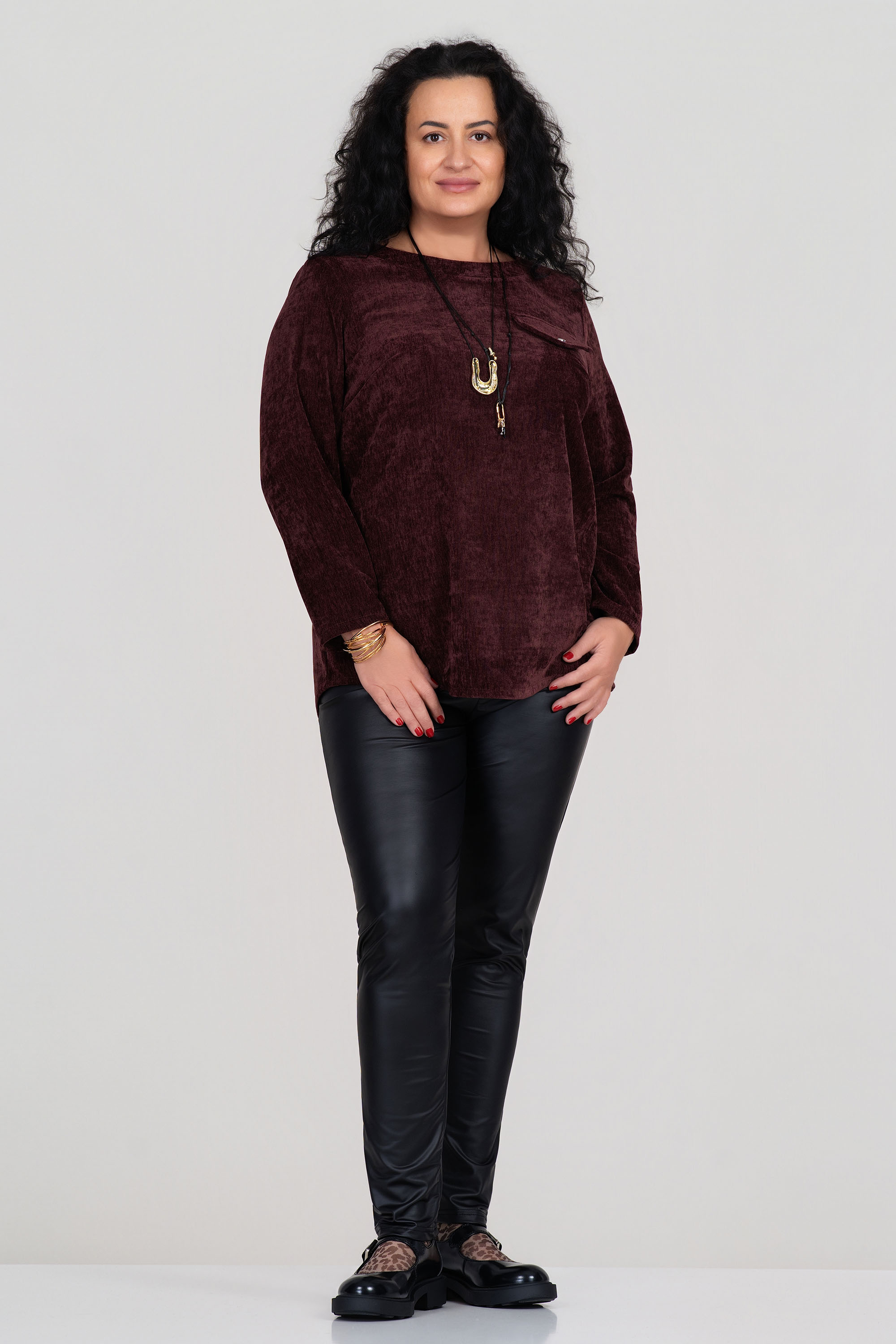 МАКСИ блуза в бордо от плътна кадифена материя с декоративен джоб с капак