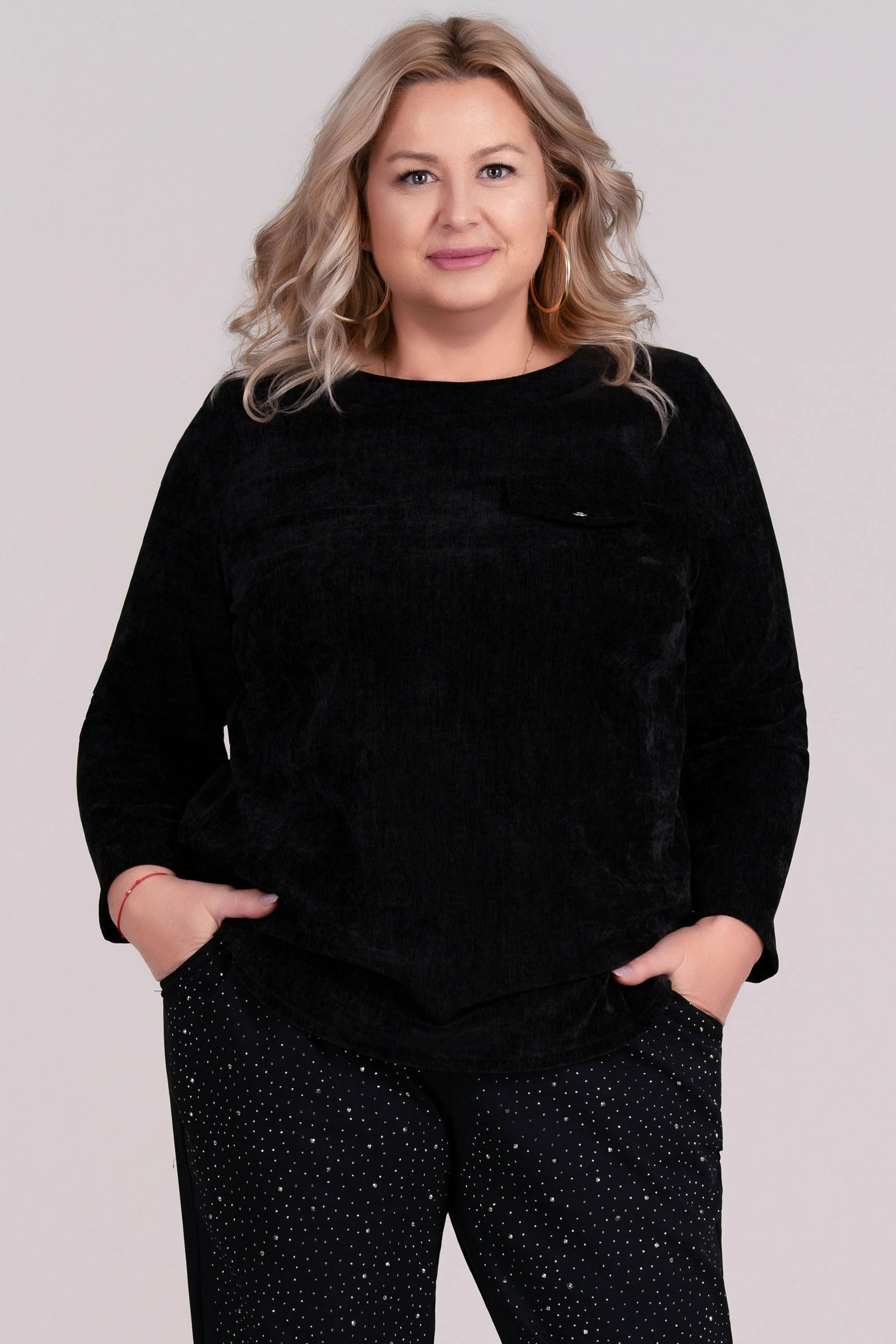 МАКСИ блуза в черно от плътна кадифена материя с декоративен джоб с капак