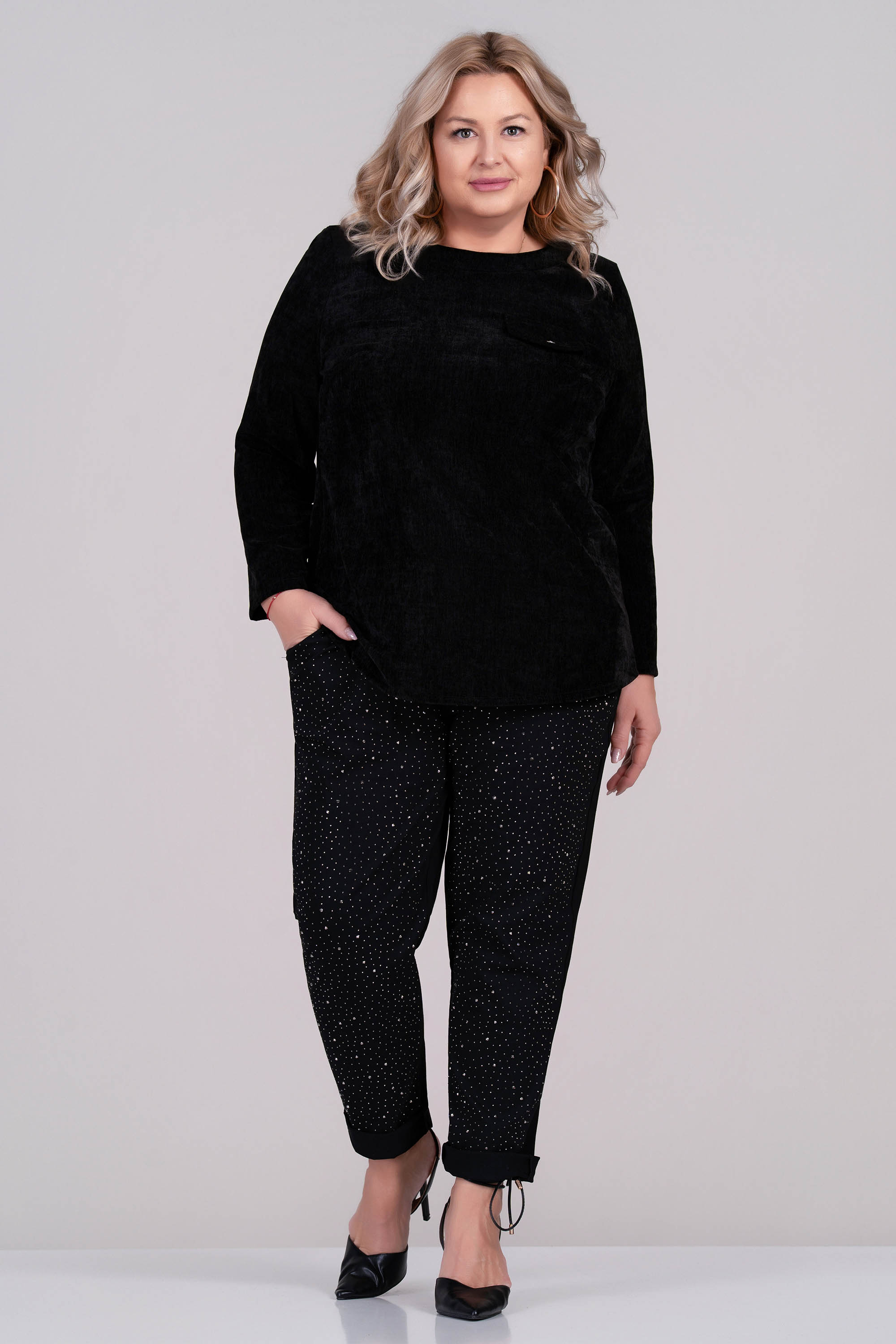 МАКСИ блуза в черно от плътна кадифена материя с декоративен джоб с капак