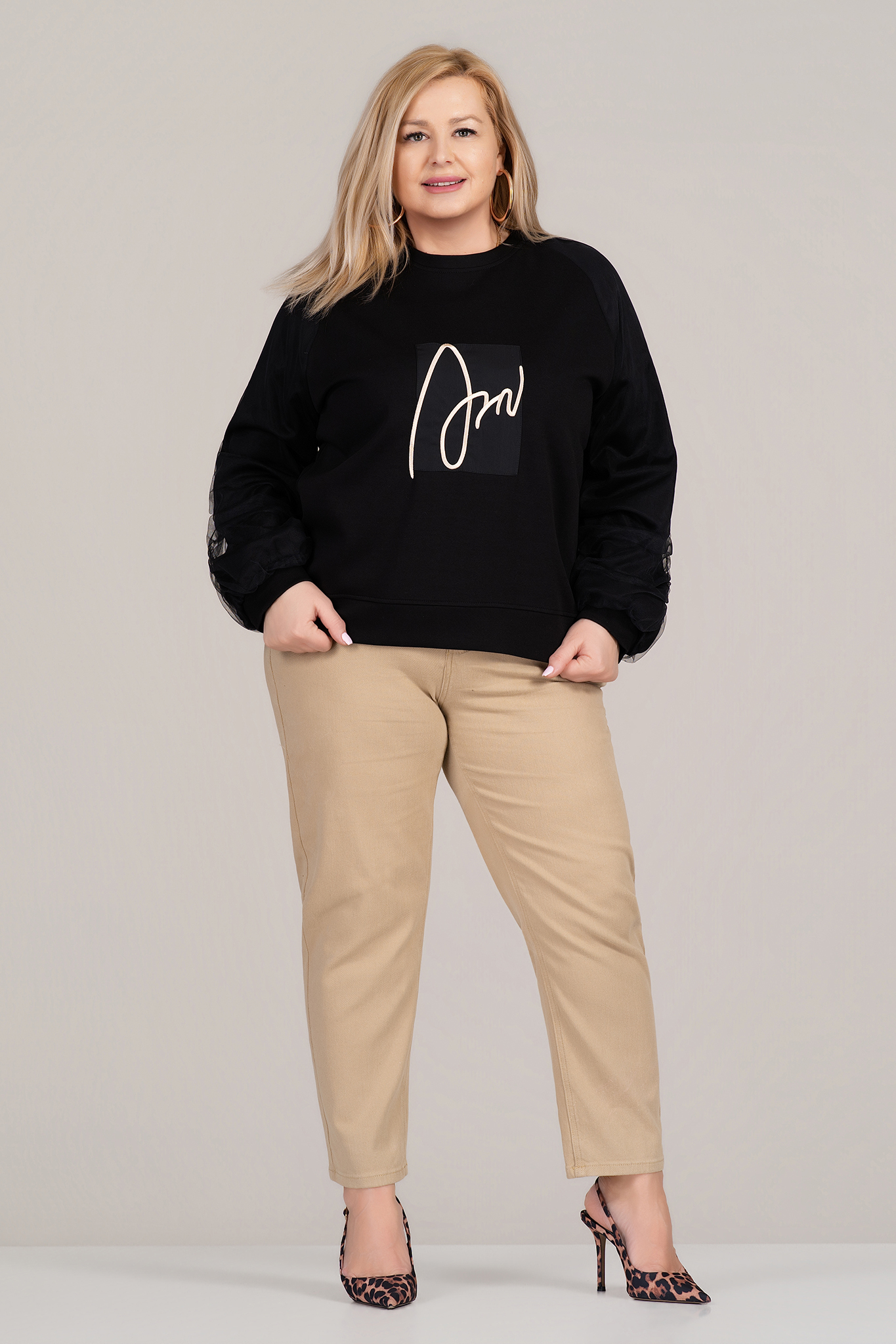 МАКСИ блуза в черно с надпис и тюлена декорация