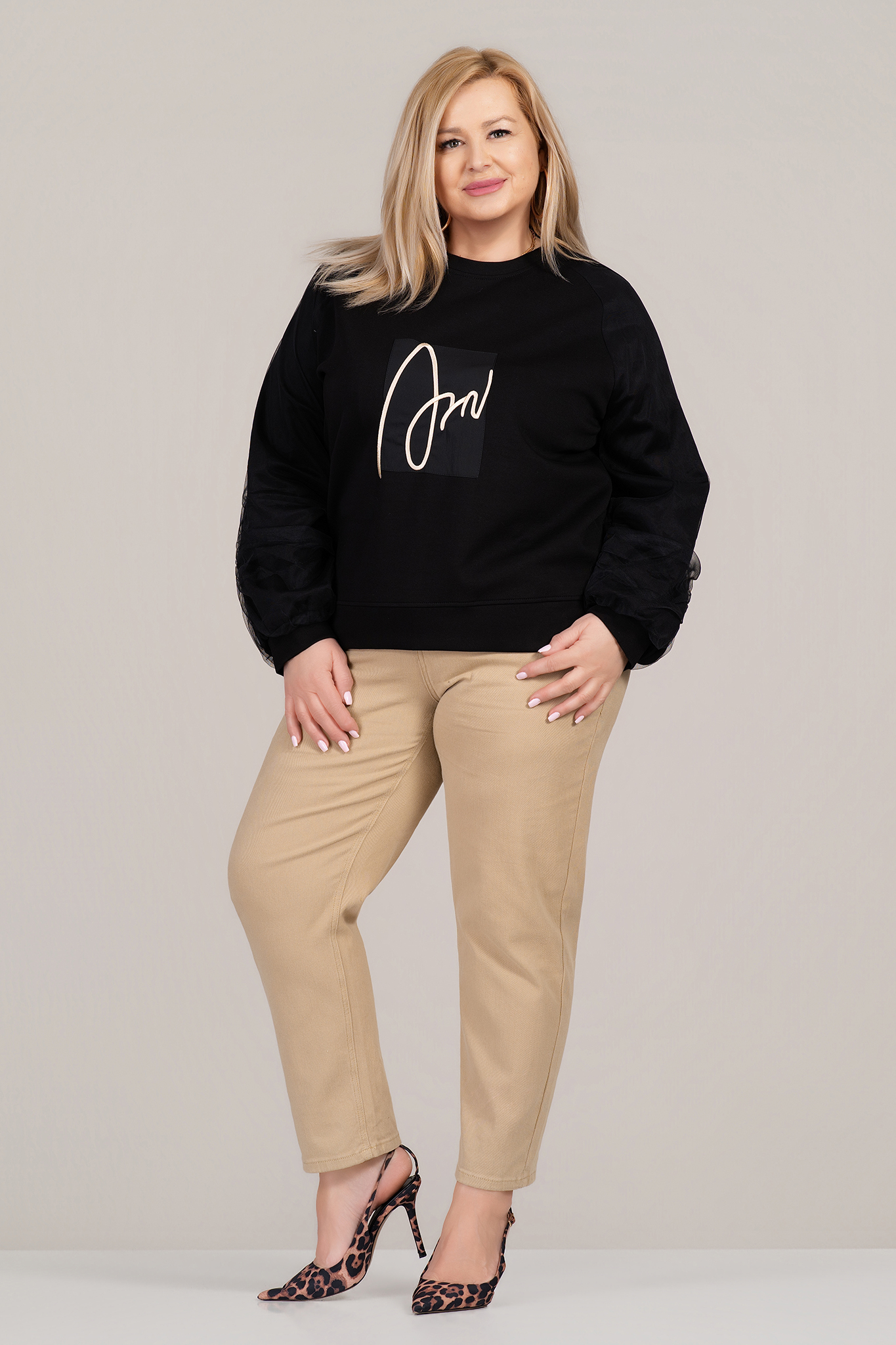 МАКСИ блуза в черно с надпис и тюлена декорация