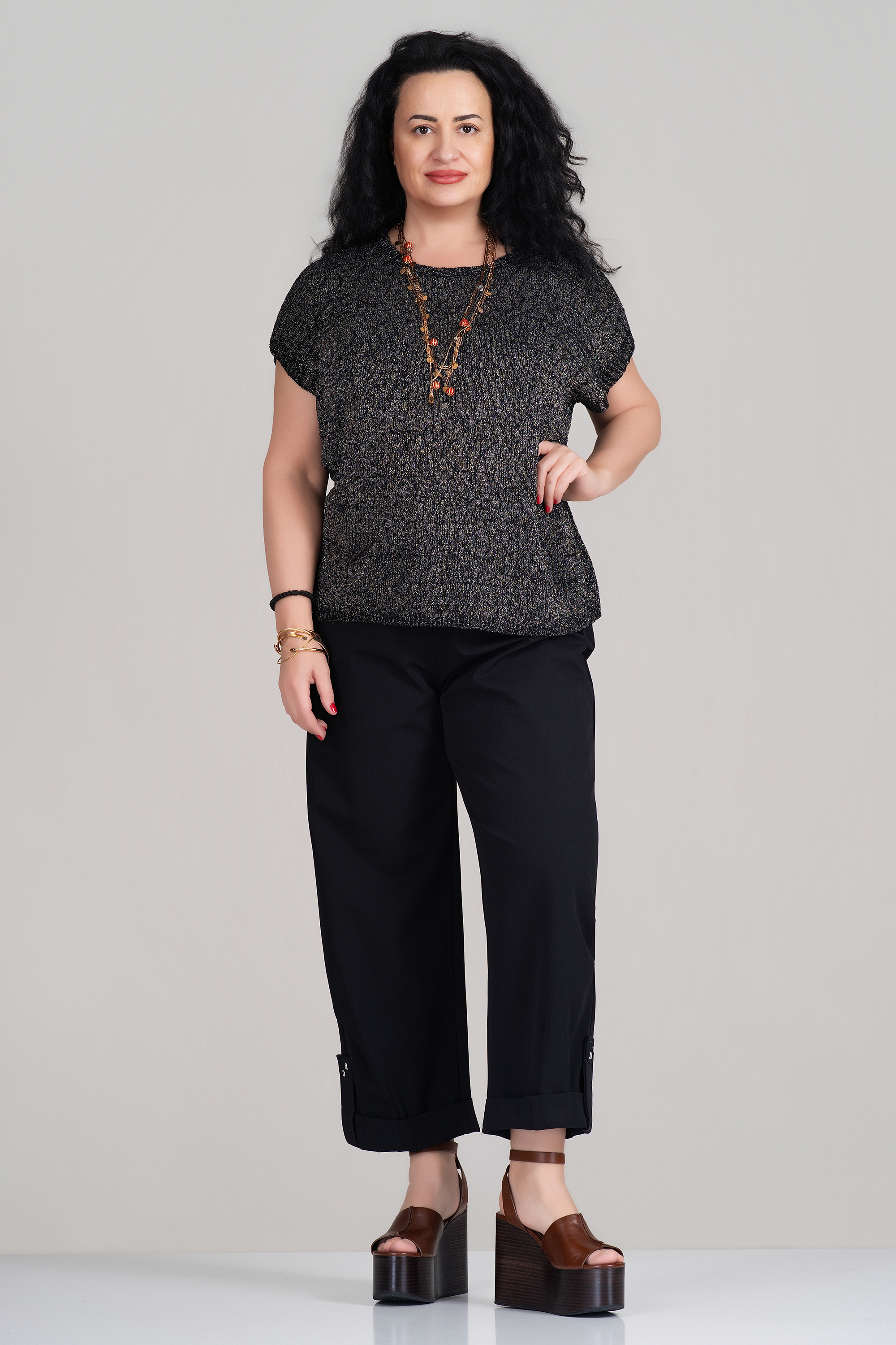 МАКСИ блуза в черно с нишка ламе и интересен гръб