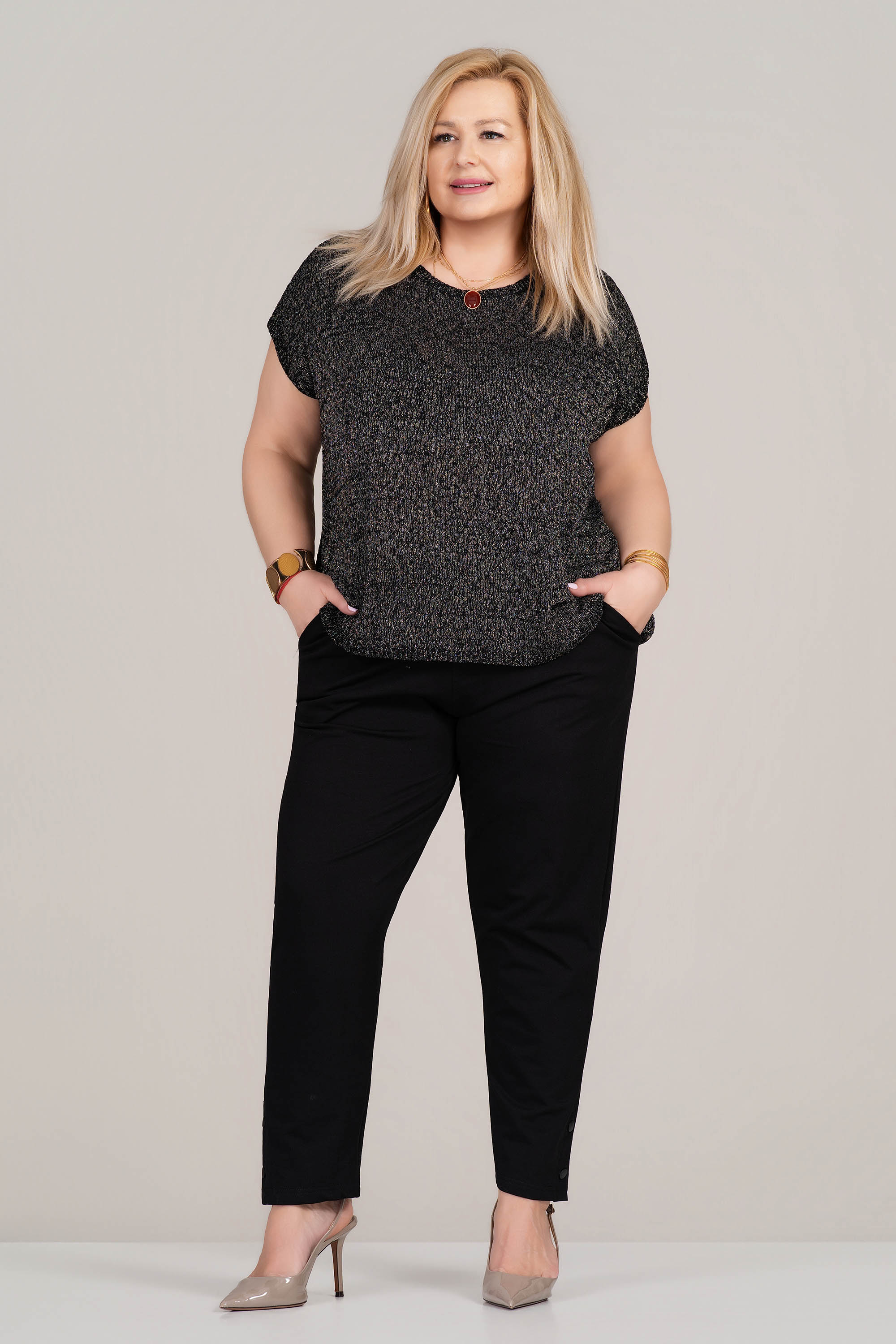 МАКСИ блуза в черно с нишка ламе и интересен гръб