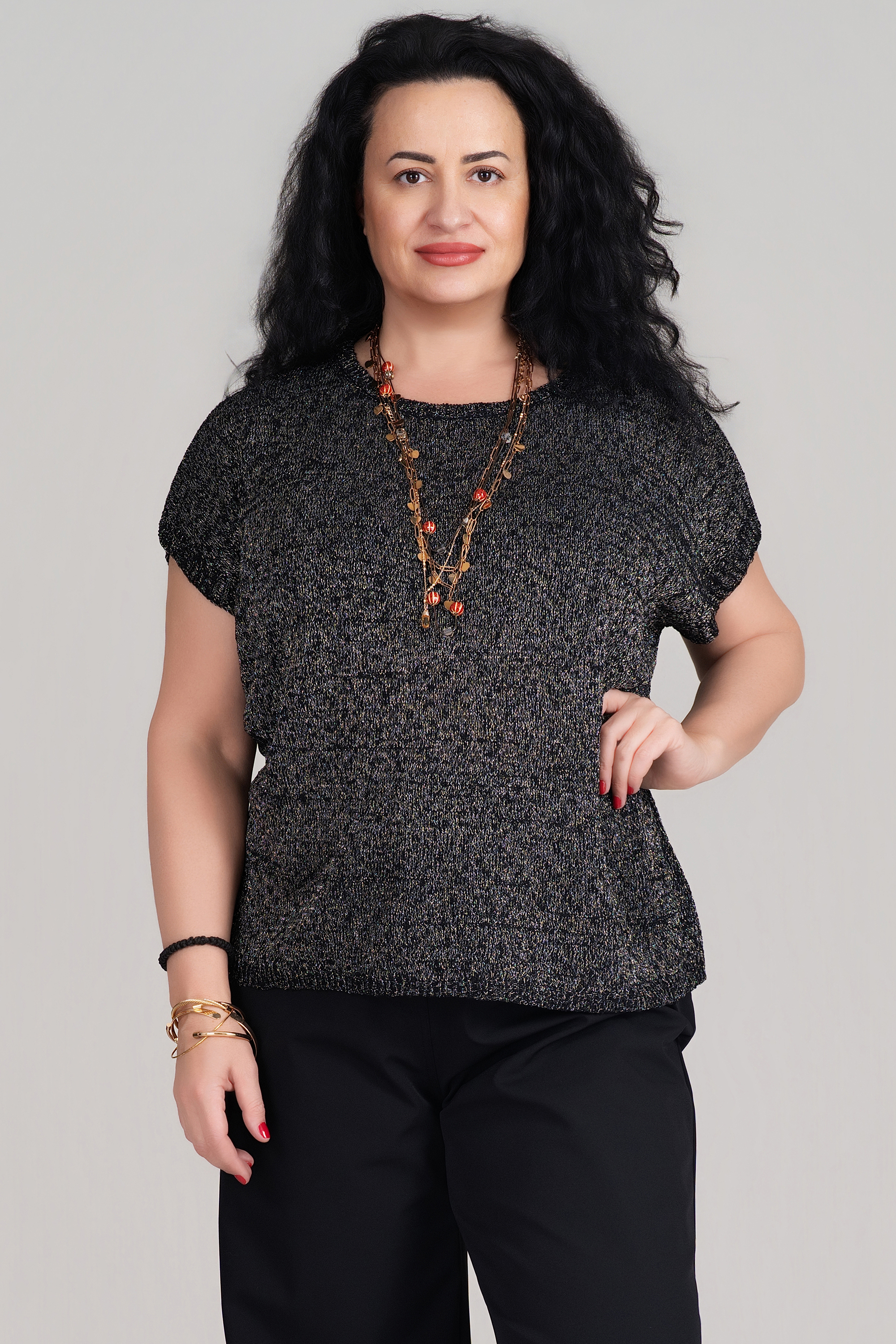 МАКСИ блуза в черно с нишка ламе и интересен гръб