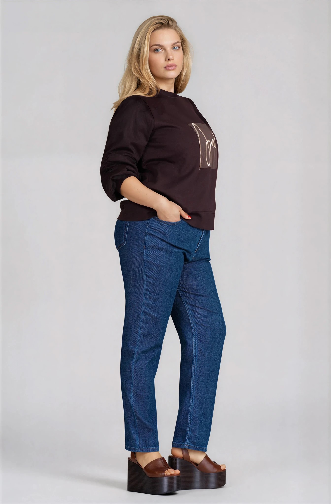 МАКСИ блуза в кафяво с надпис и тюлена декорация