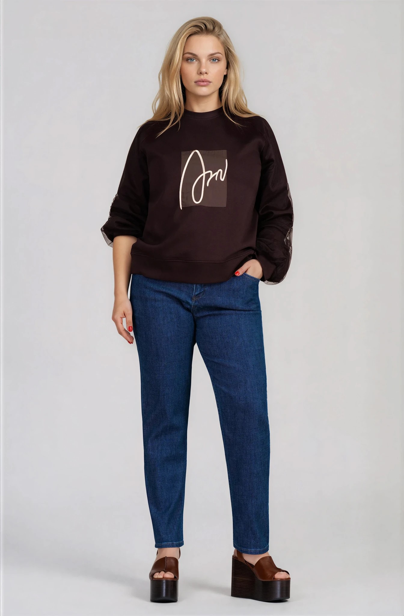 МАКСИ блуза в кафяво с надпис и тюлена декорация