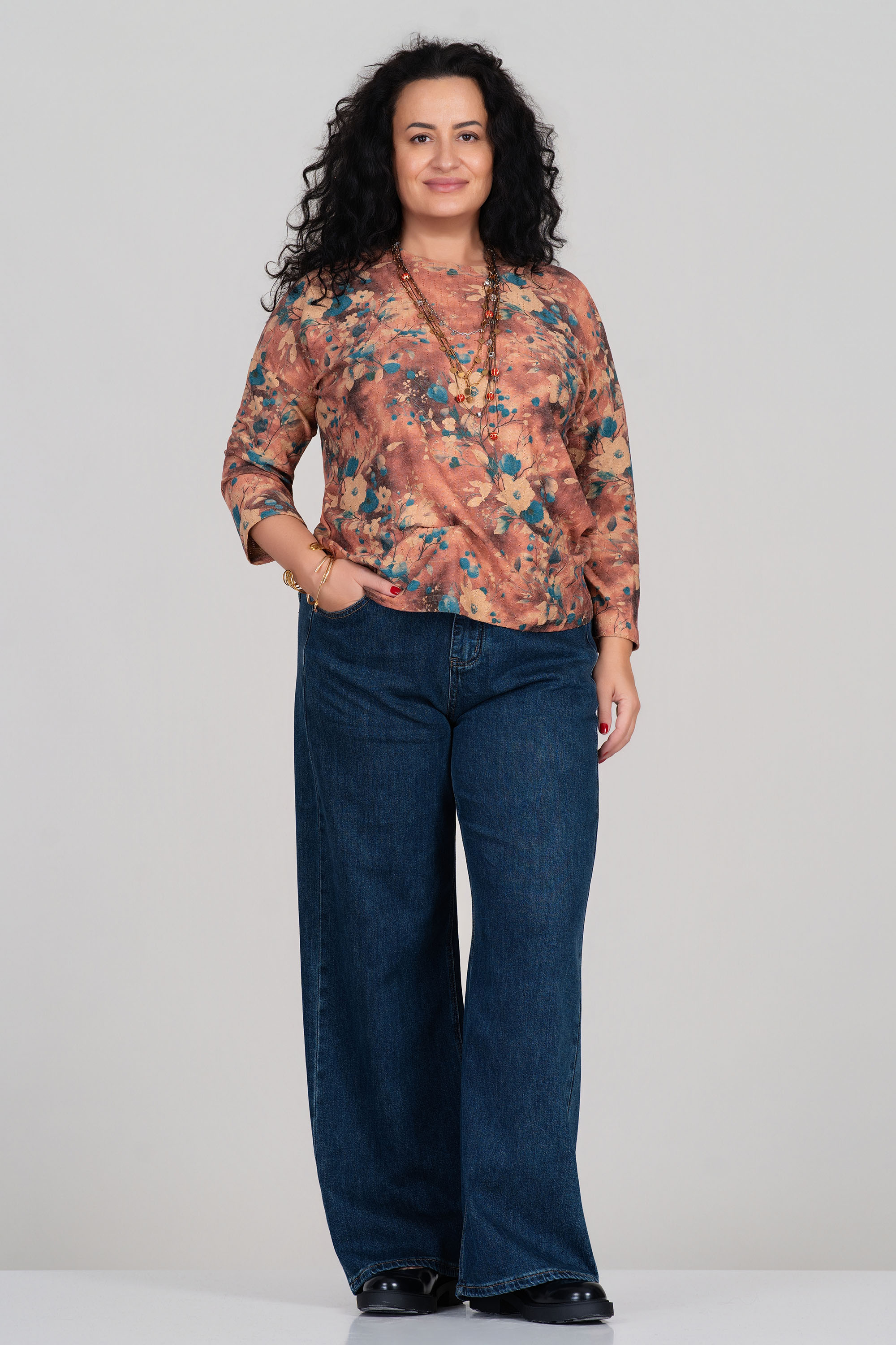 Макси блуза в пастелно розово от фино плетиво с флорален принт