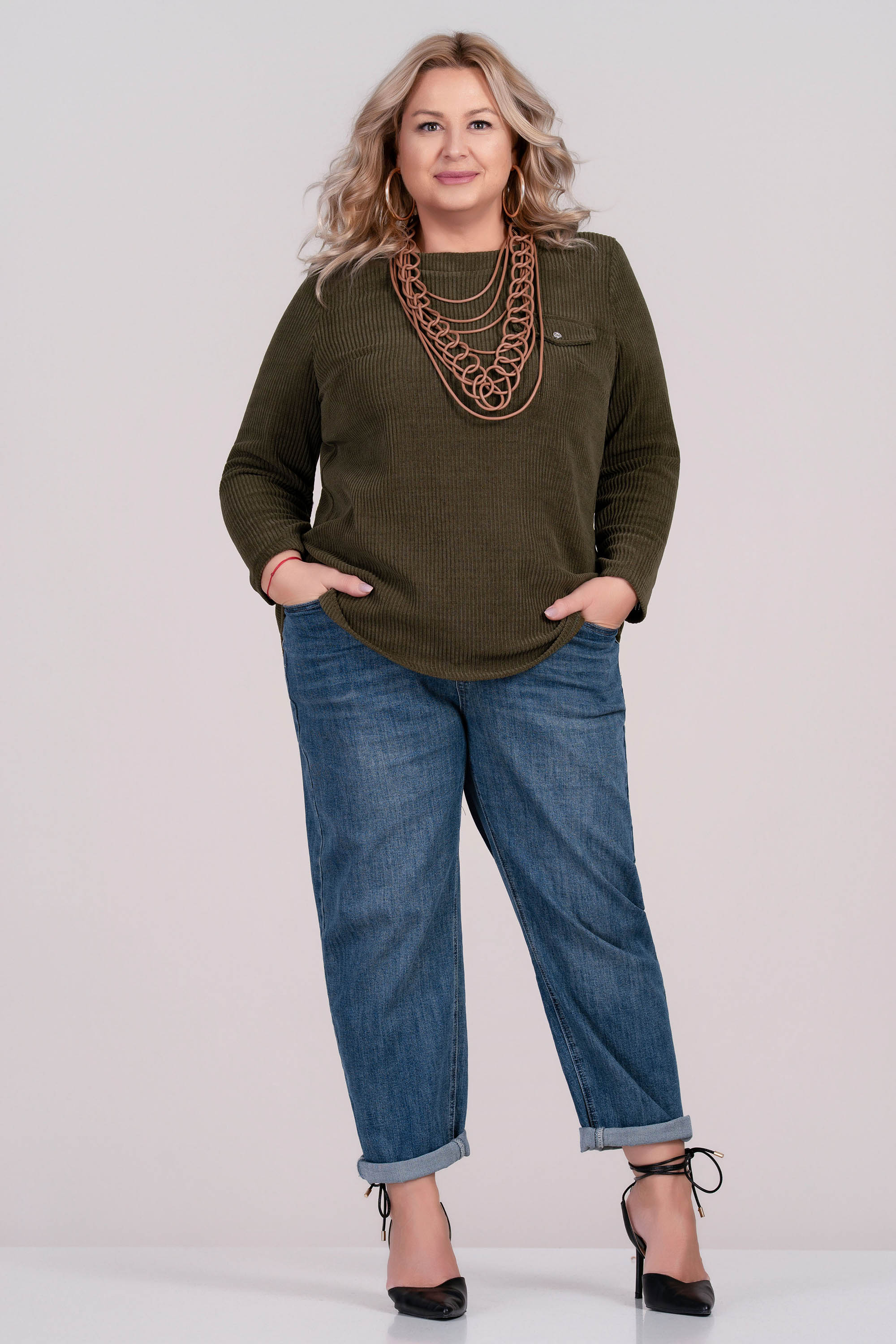 МАКСИ блуза в тъмнозелено от плътна релефна материя с декоративен джоб с капак