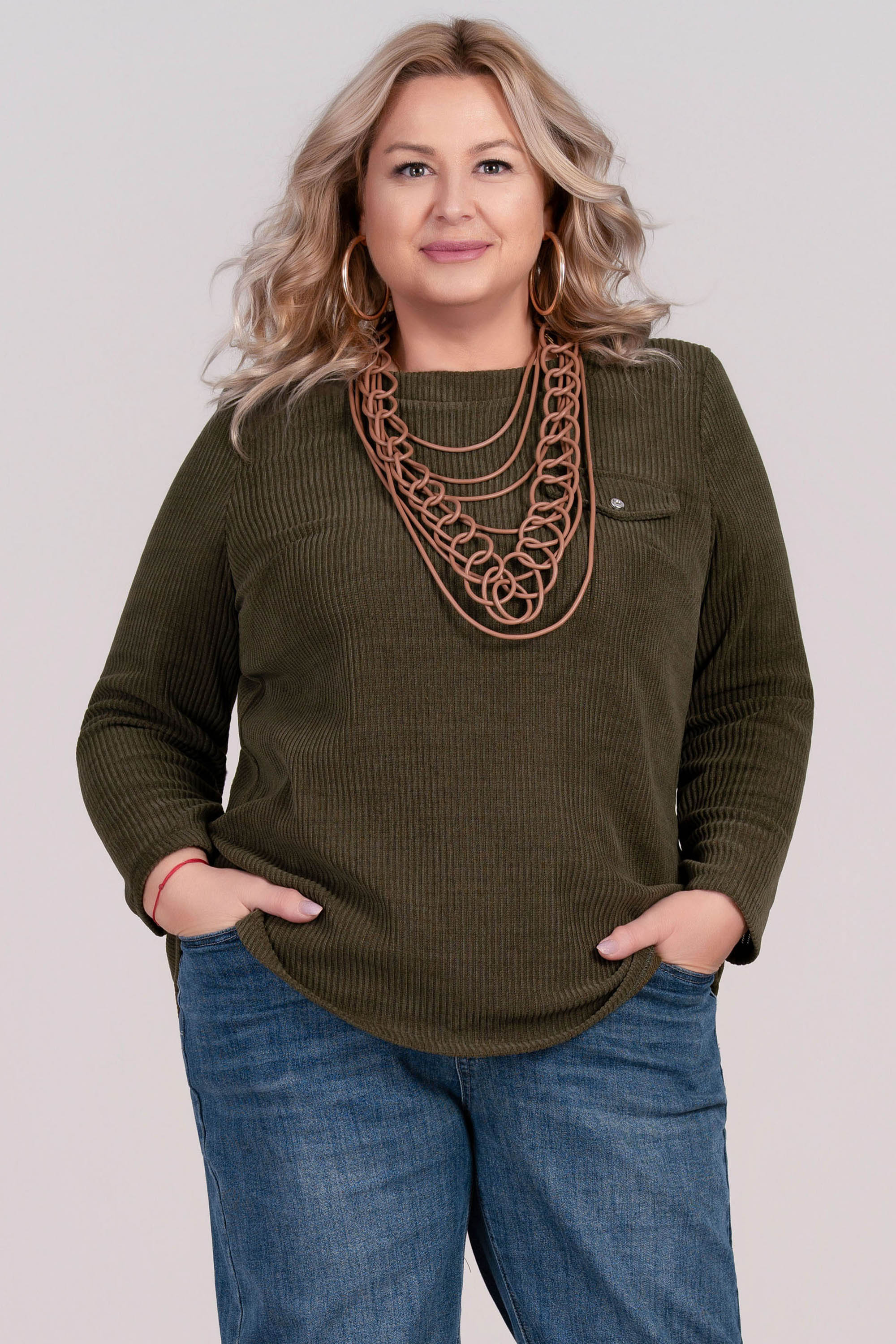 МАКСИ блуза в тъмнозелено от плътна релефна материя с декоративен джоб с капак