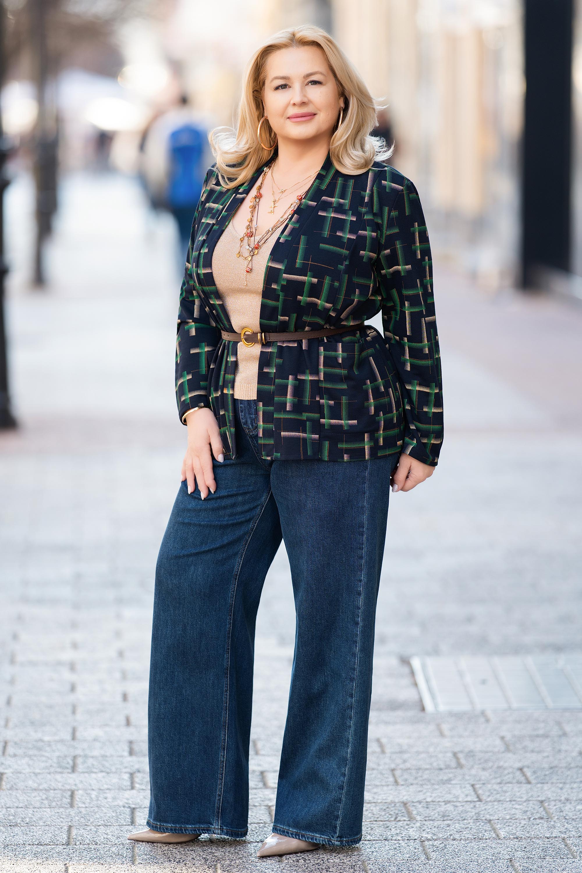 МАКСИ черна жилетка от фино плетиво с вълна и зелен принт