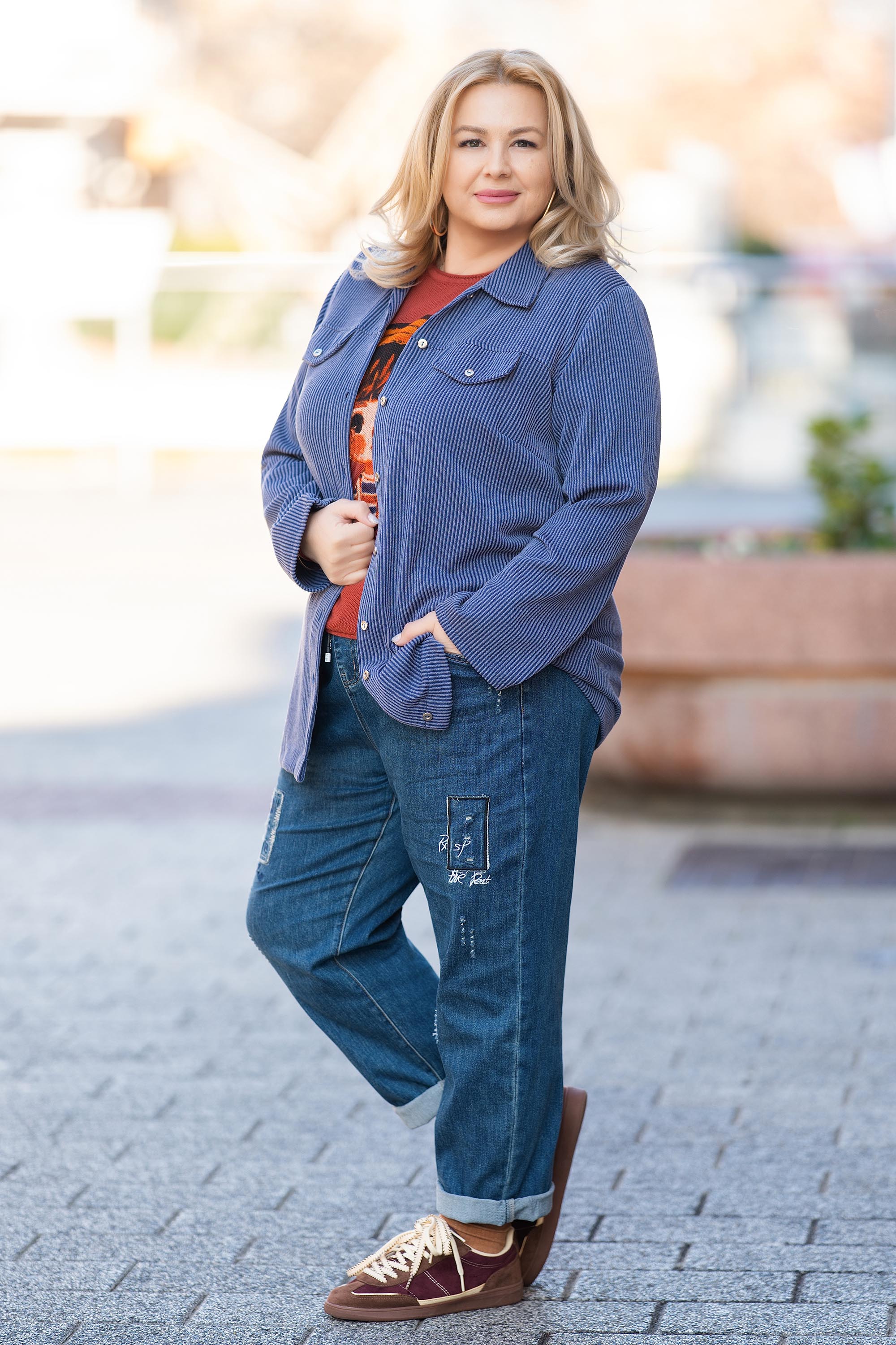 Макси пролетно джинсово яке тип риза в синьо