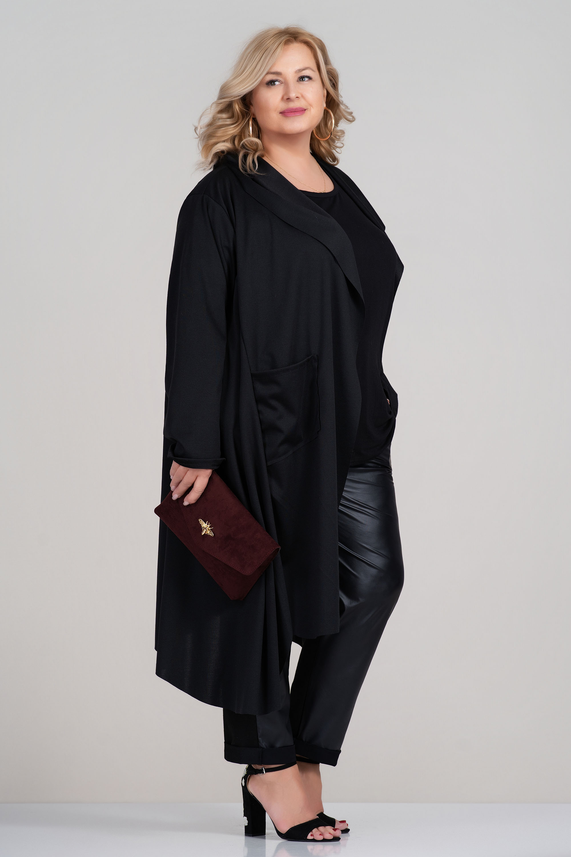 МАКСИ дълга асиметрична жилетка в черно с два джоба