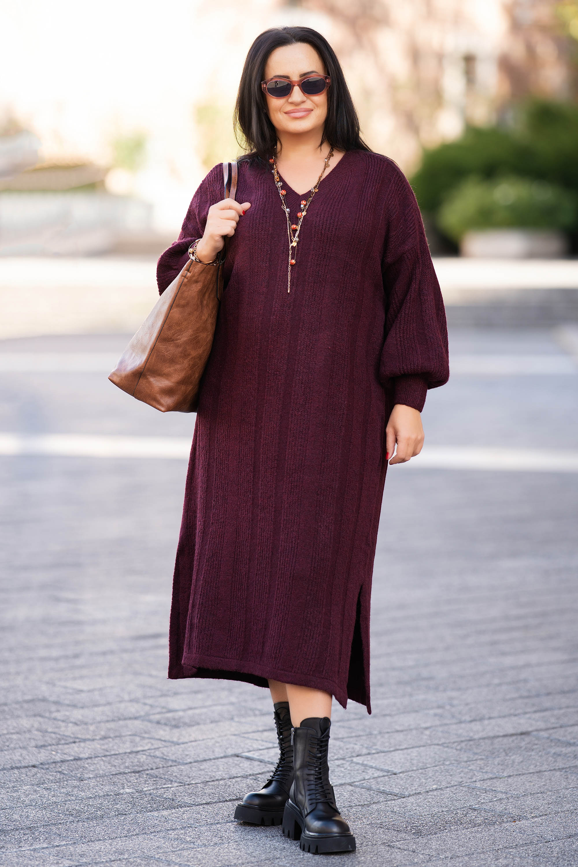 МАКСИ дълга плетена рокля в цвят патладжан с остро деколте