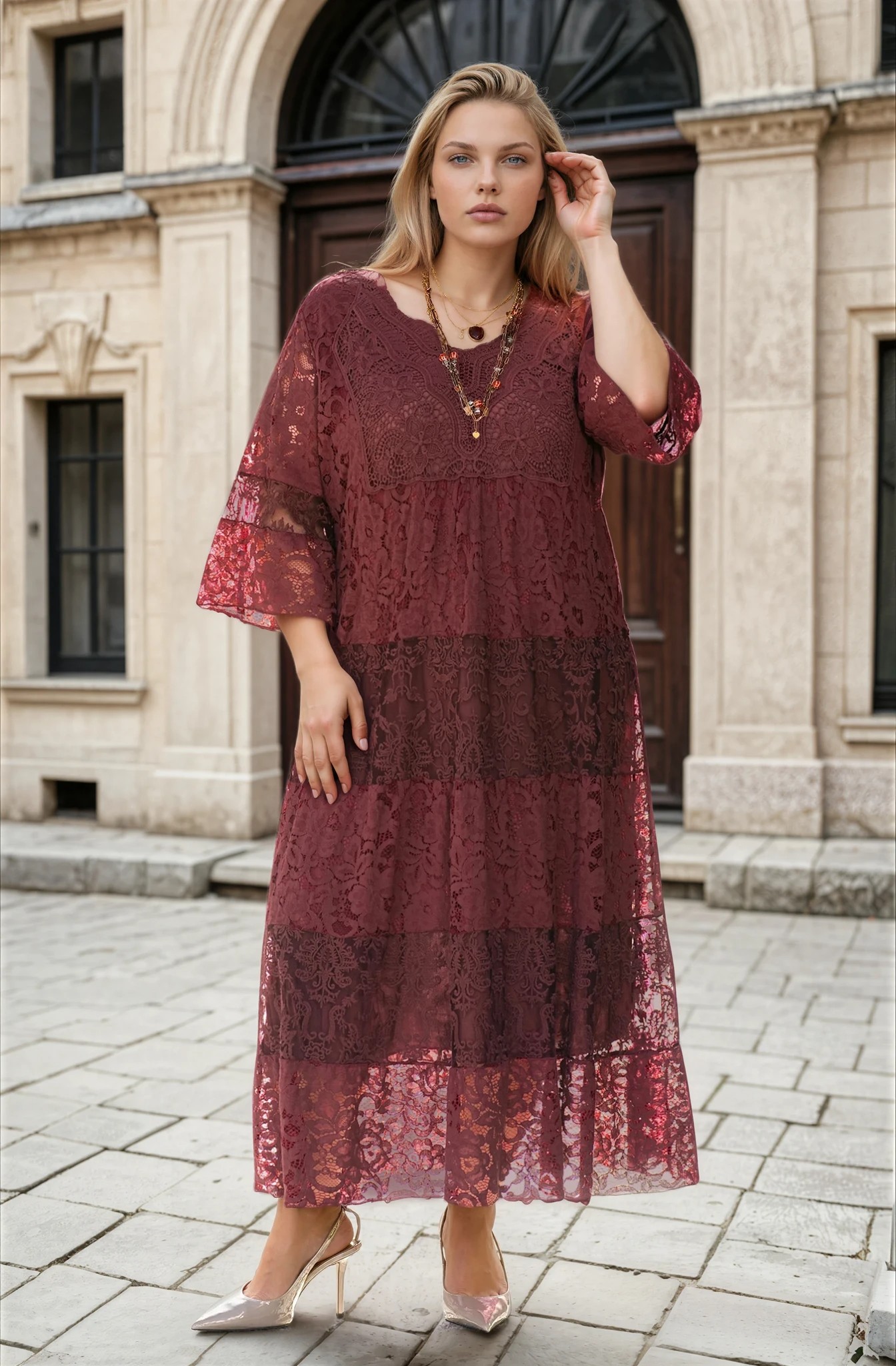 МАКСИ дълга рокля в цвят бордо с богата рязана дантела