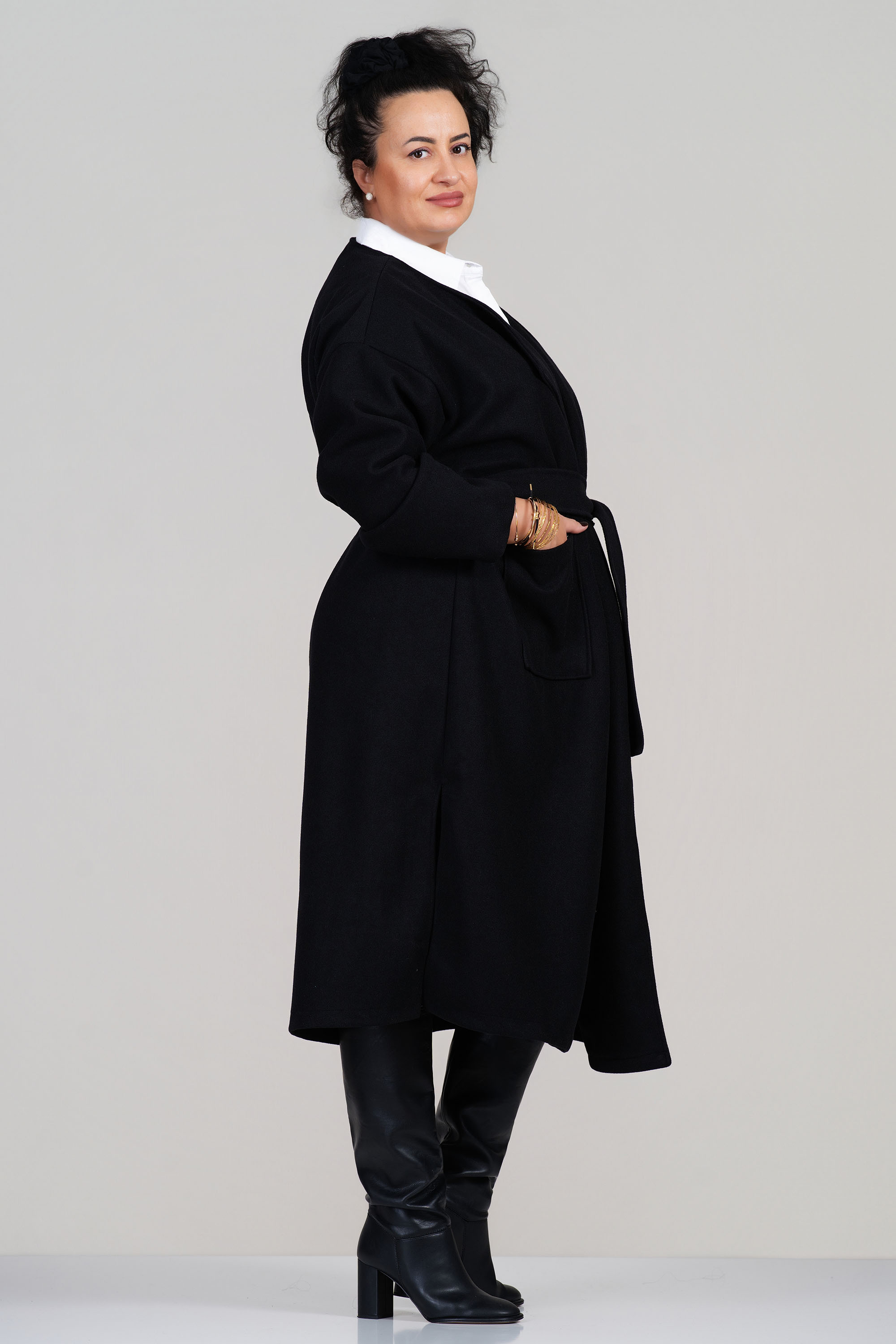 МАКСИ дълго палто в черно с колан