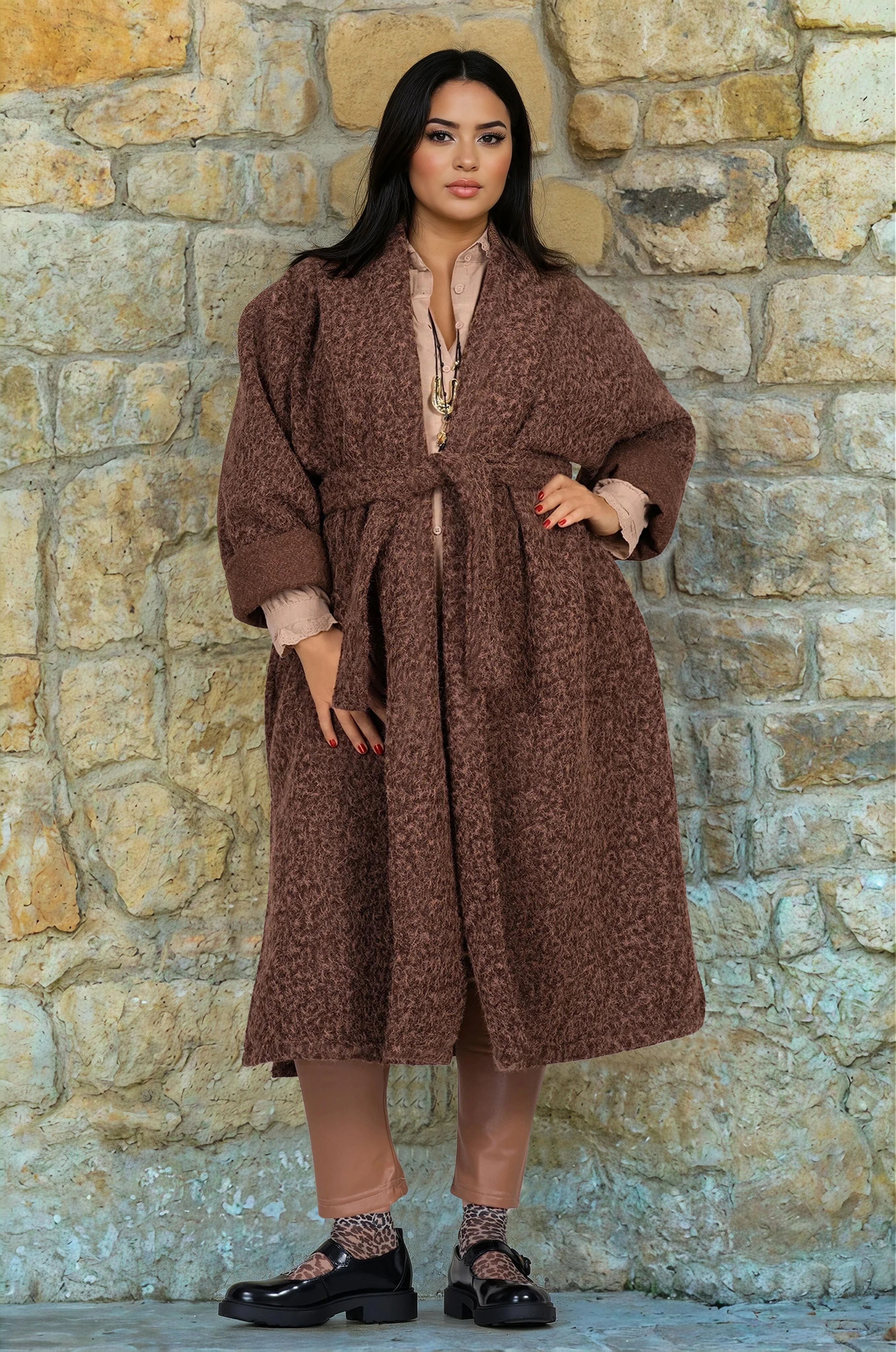 МАКСИ дълго палто в кафяво от мека мъхеста материя с колан