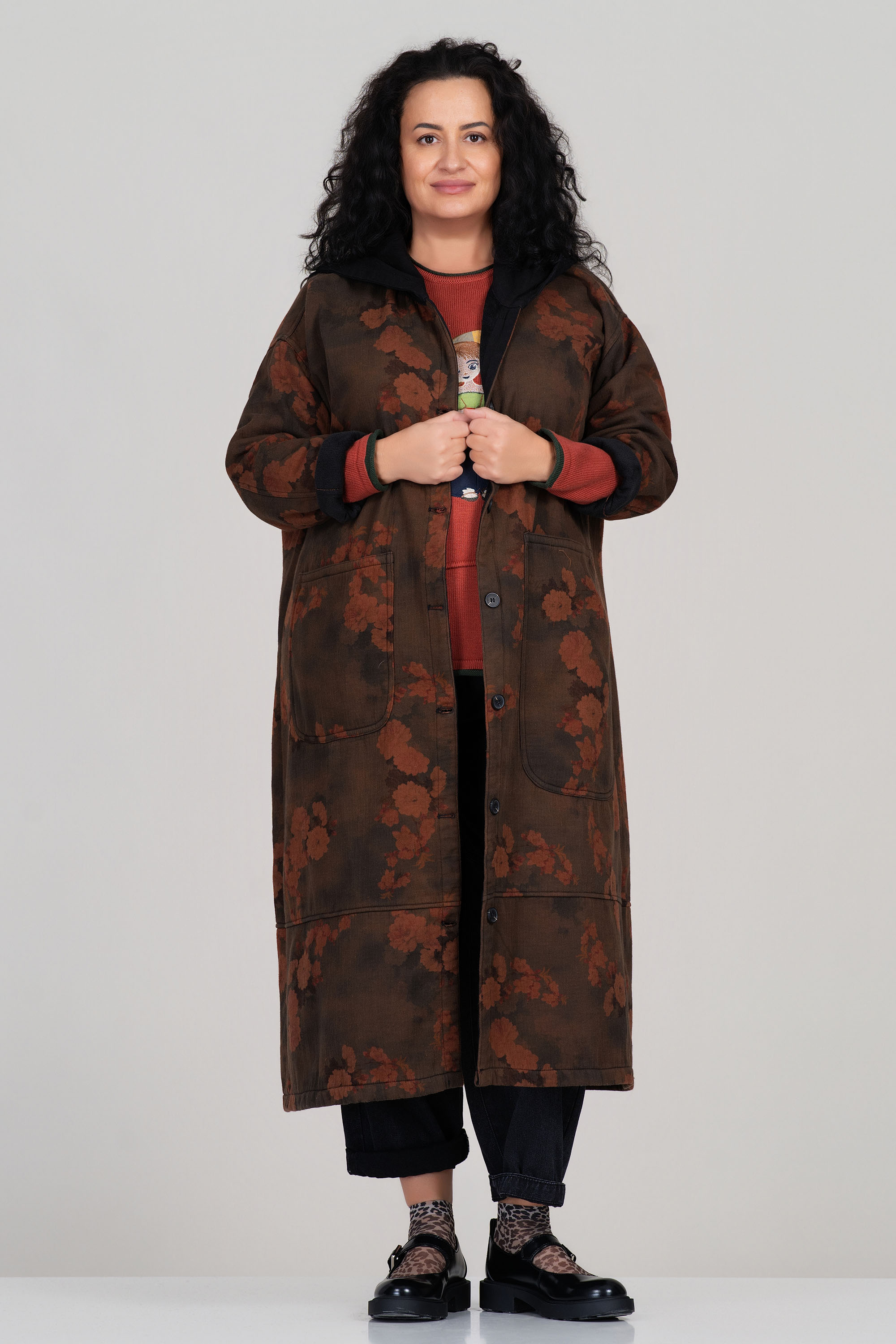 МАКСИ дълго ватирано палто в цвят милитъри с флорален принт