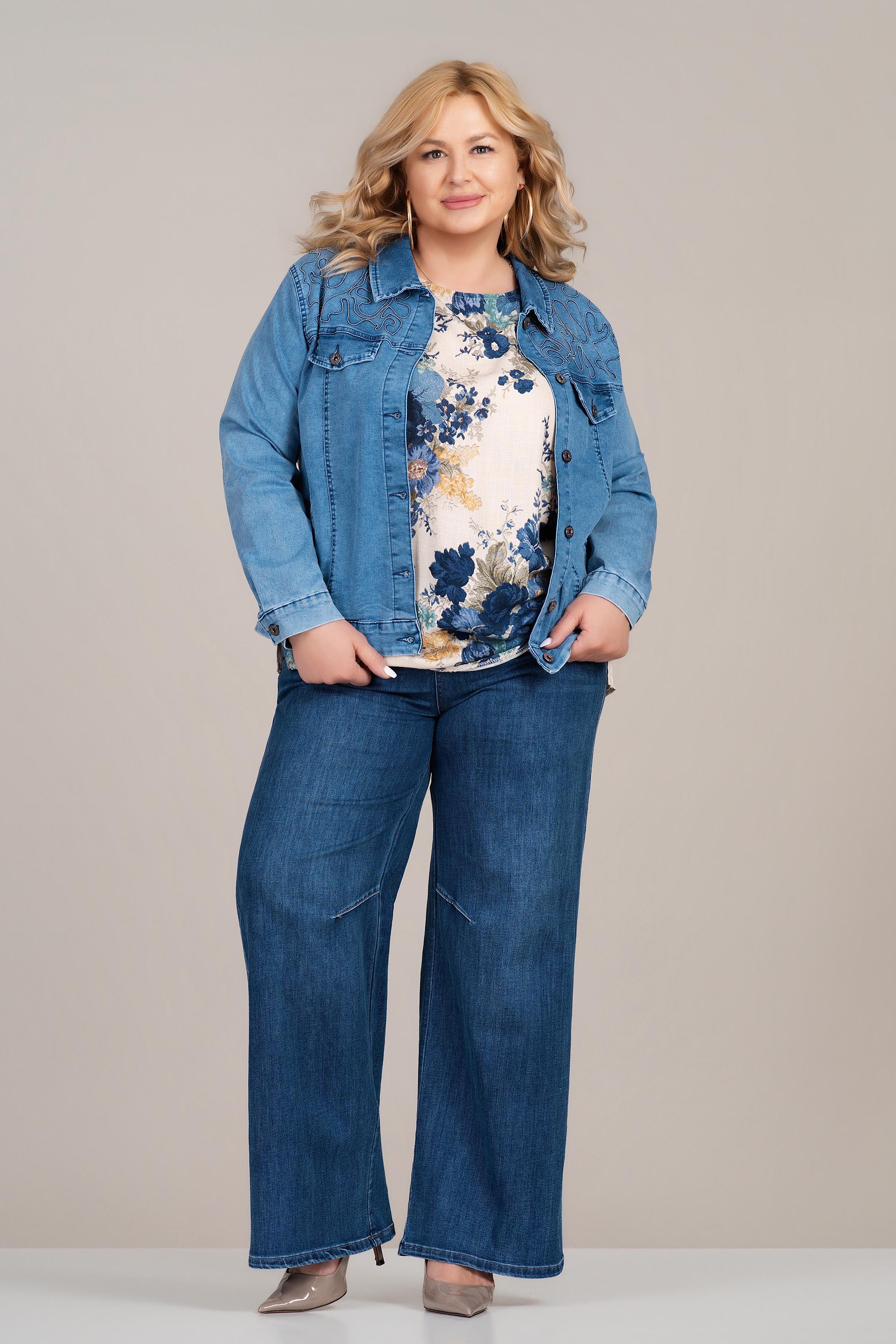 Макси дънково яке в синьо със декоративни сребристи елементи