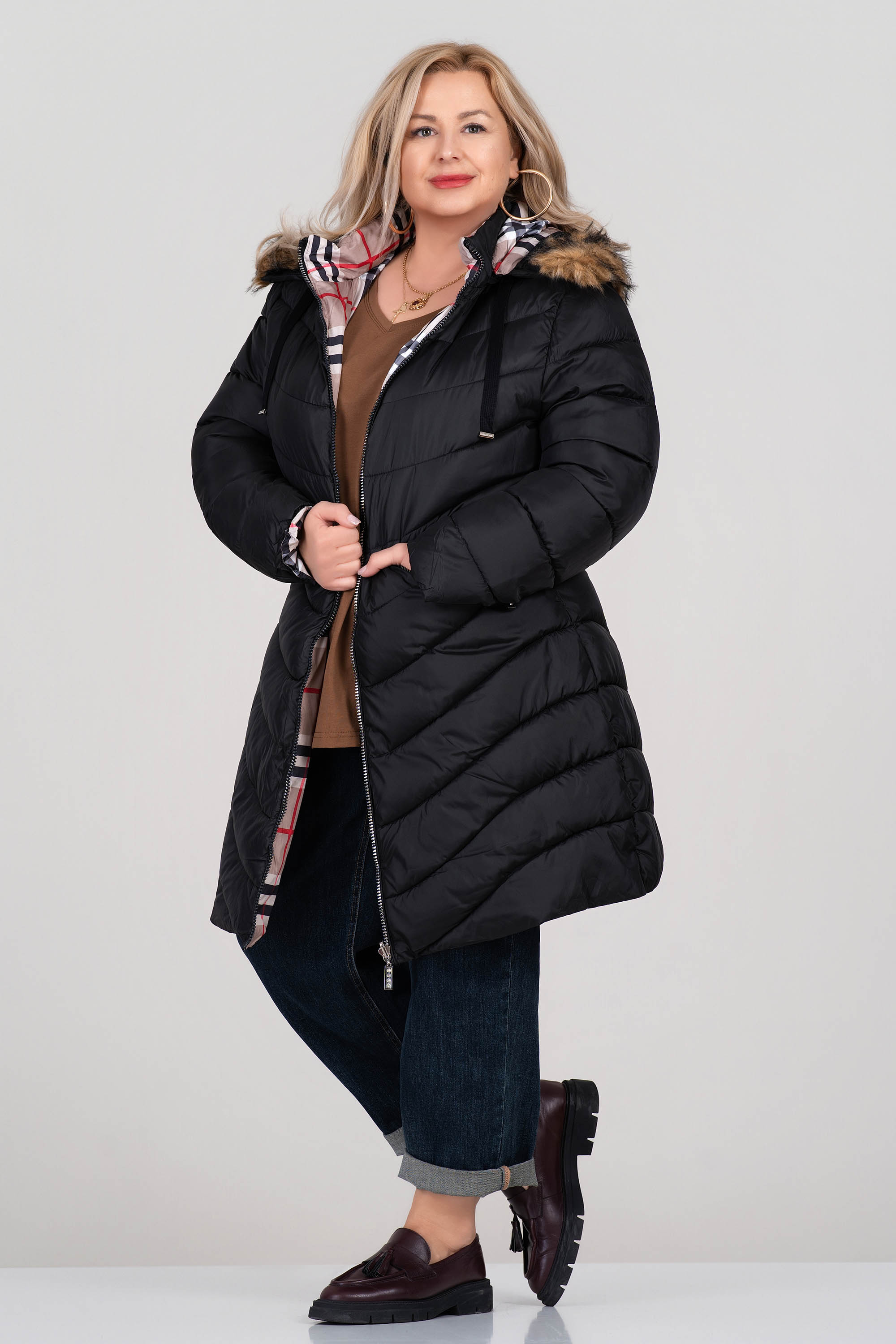 МАКСИ двулицево яке в черно с карирана подплата