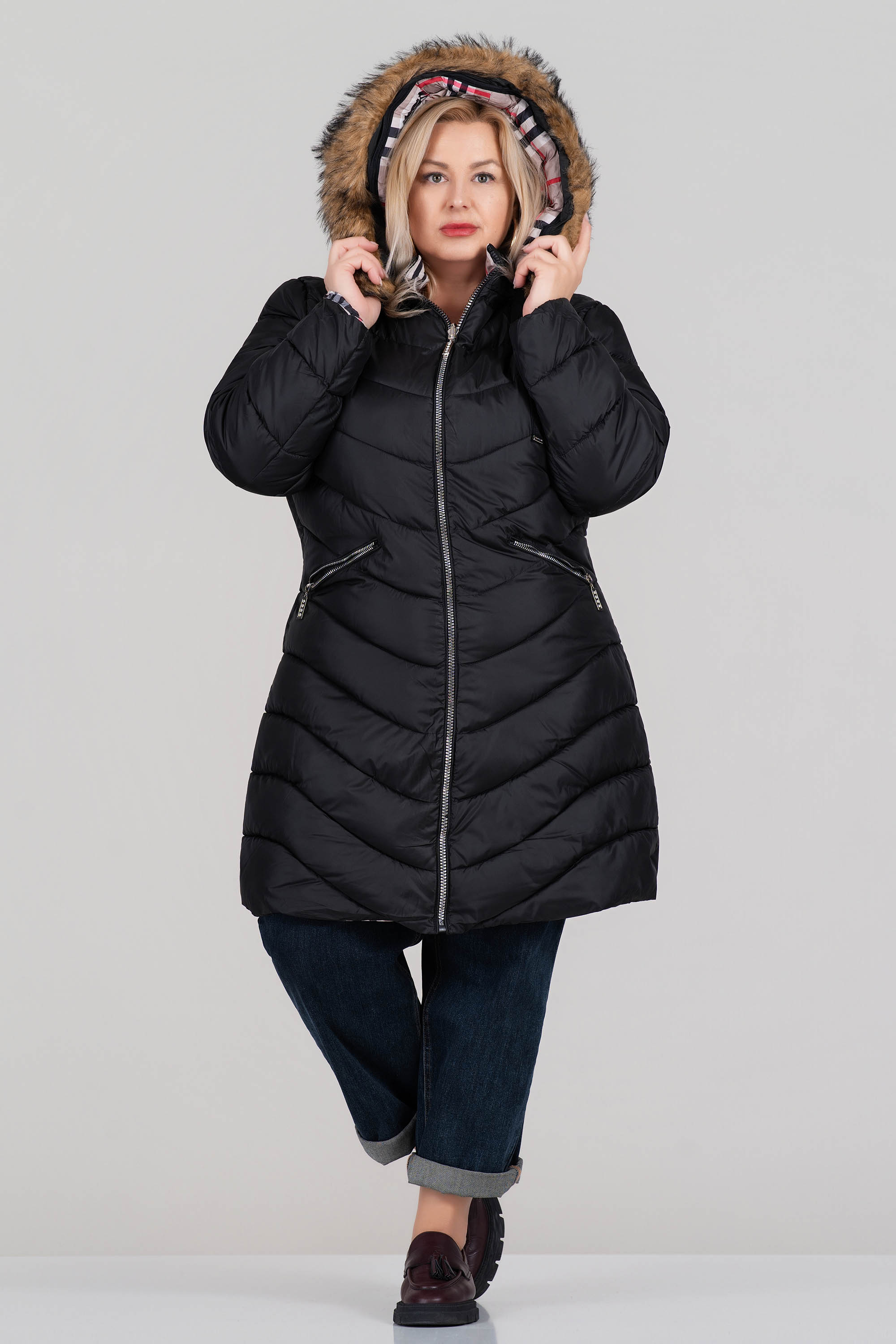 МАКСИ двулицево яке в черно с карирана подплата