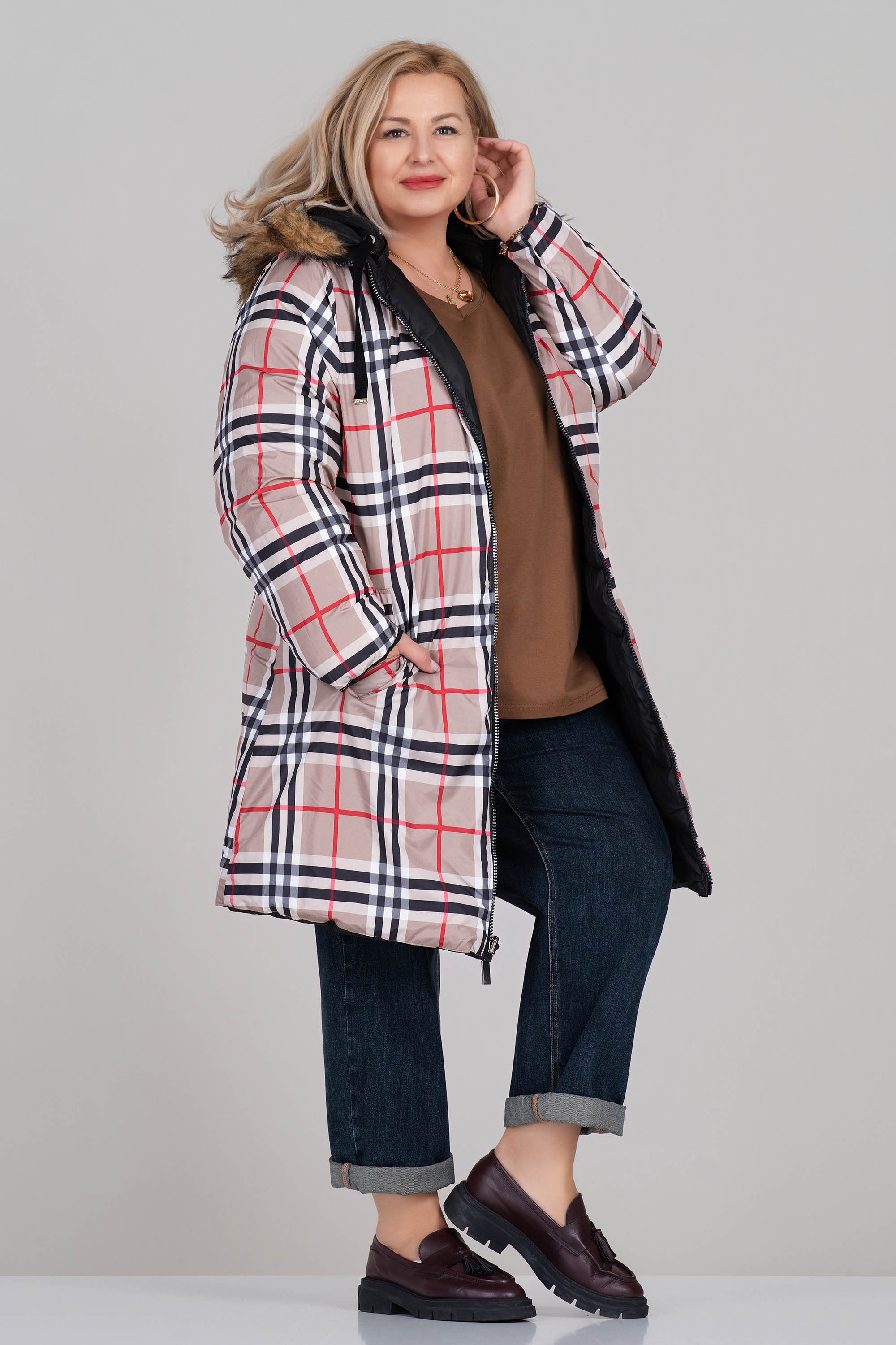 МАКСИ двулицево яке в черно с карирана подплата