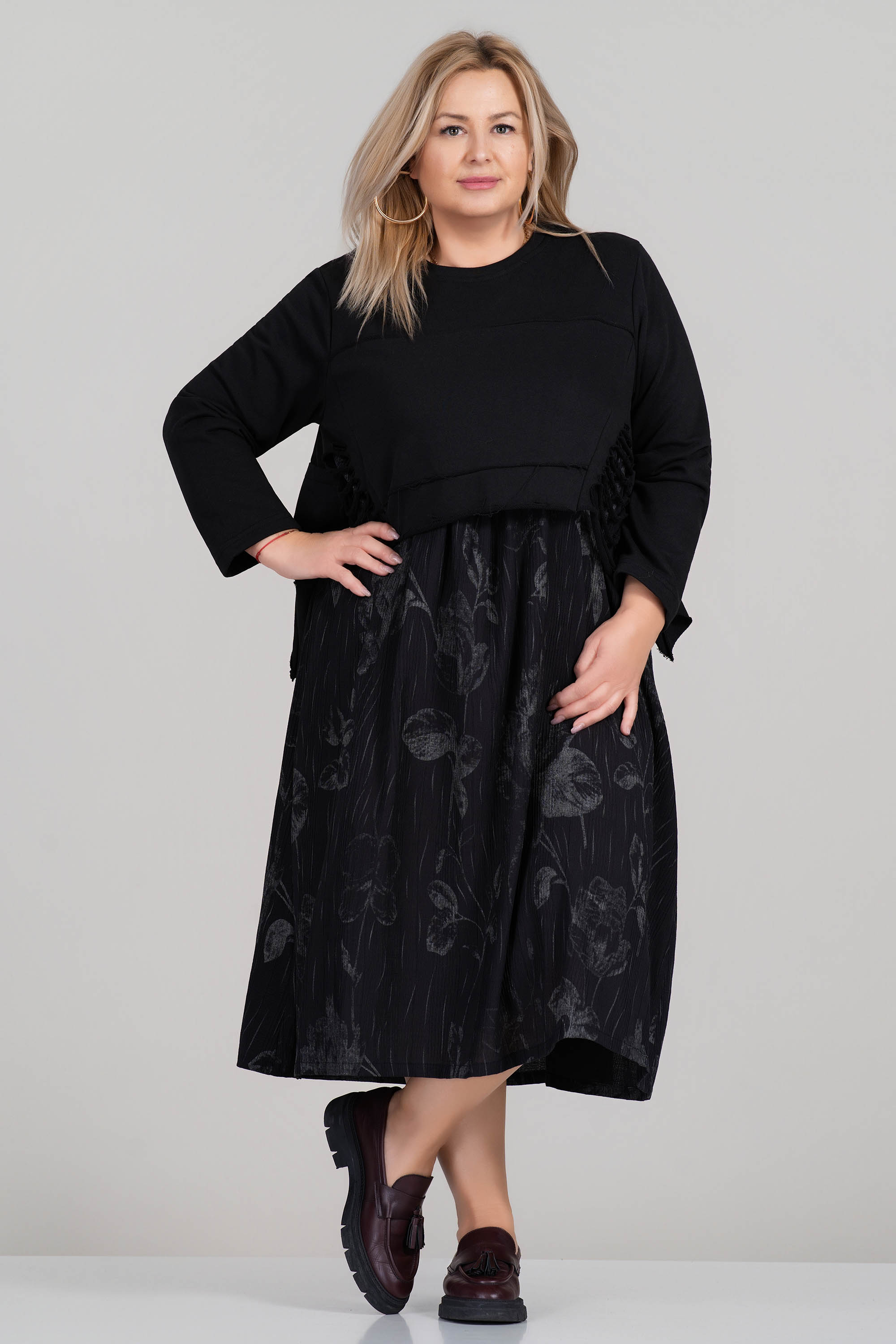 МАКСИ екстравагантна черна рокля със сив флорален принт