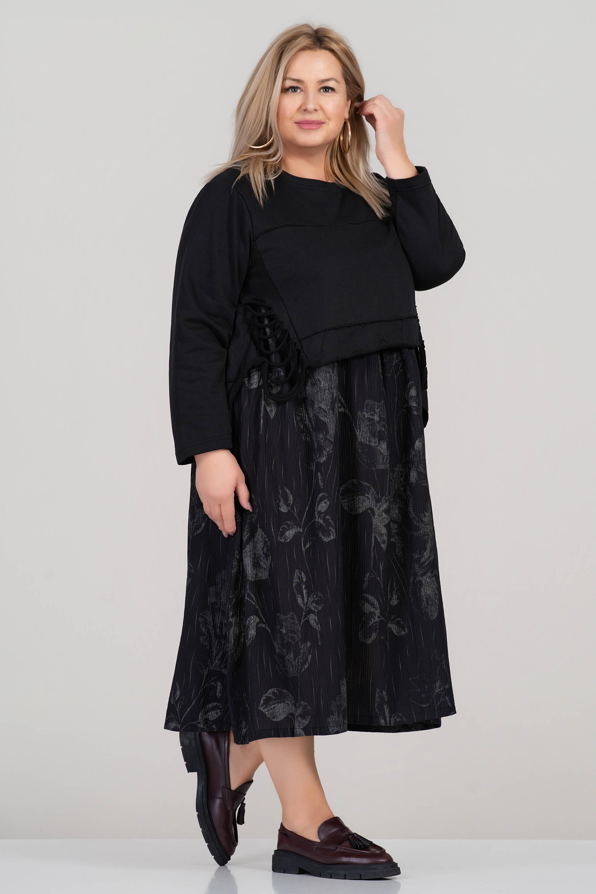 МАКСИ екстравагантна черна рокля със сив флорален принт