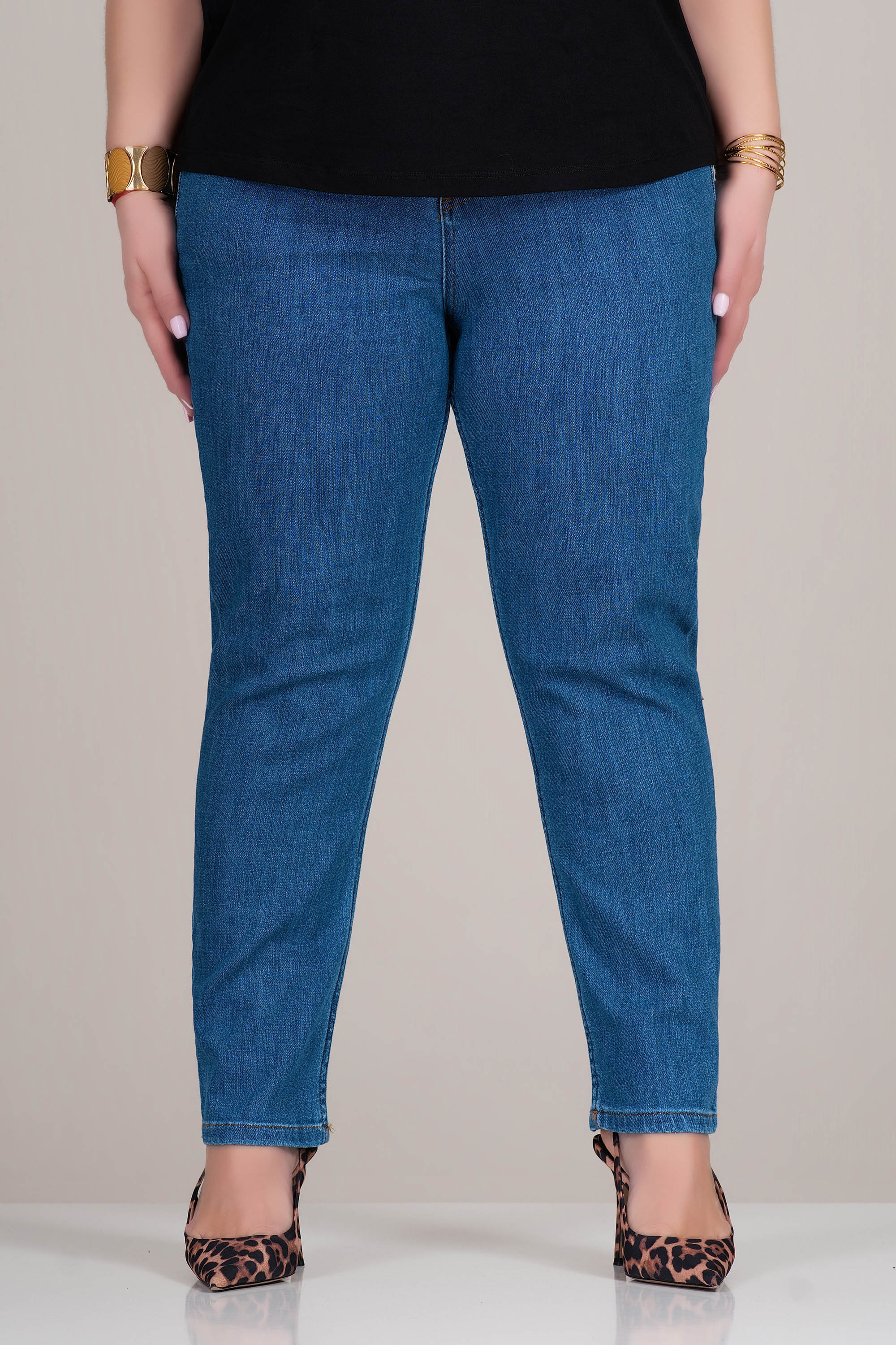 МАКСИ еластични дънки в класически син цвят