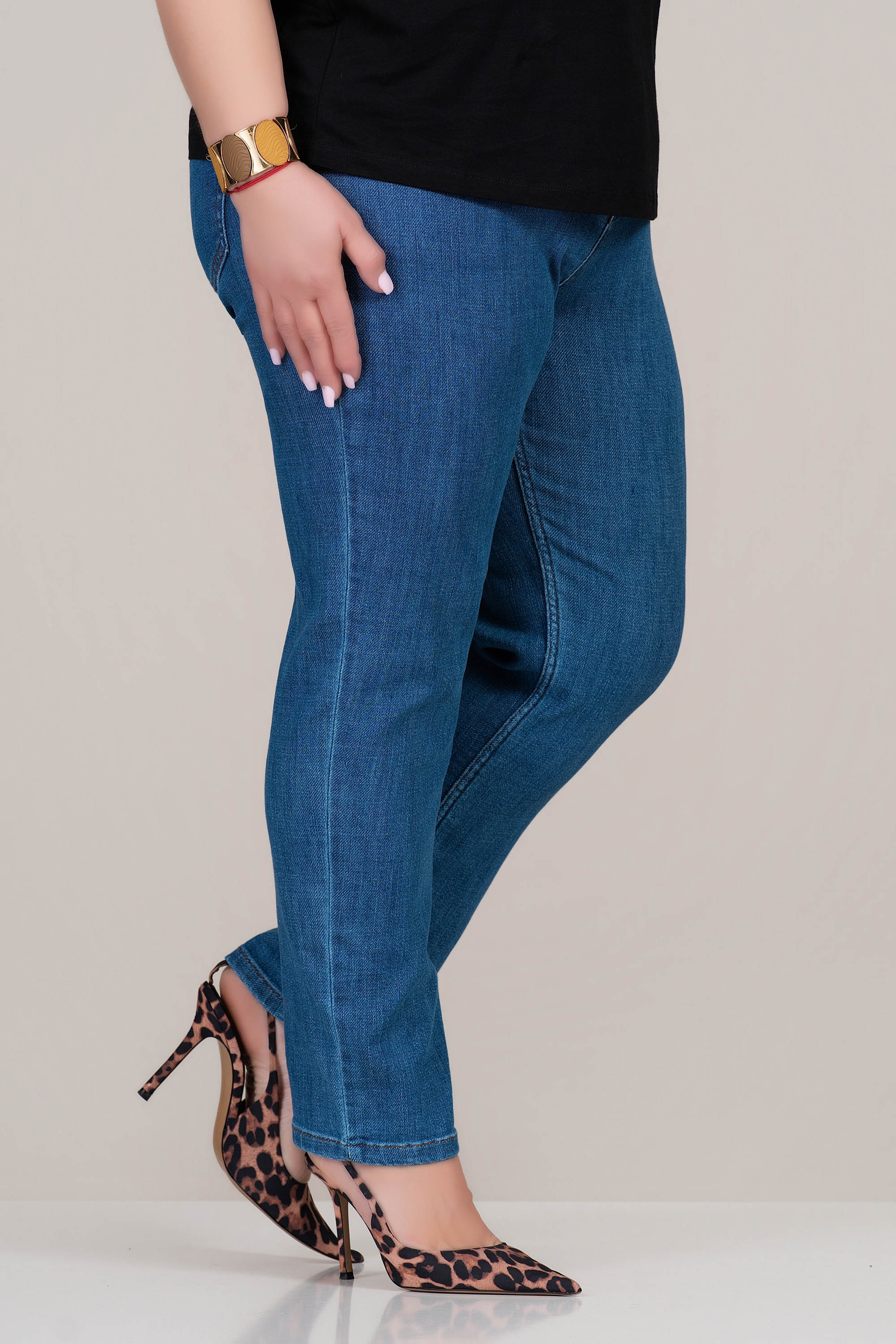 МАКСИ еластични дънки в класически син цвят