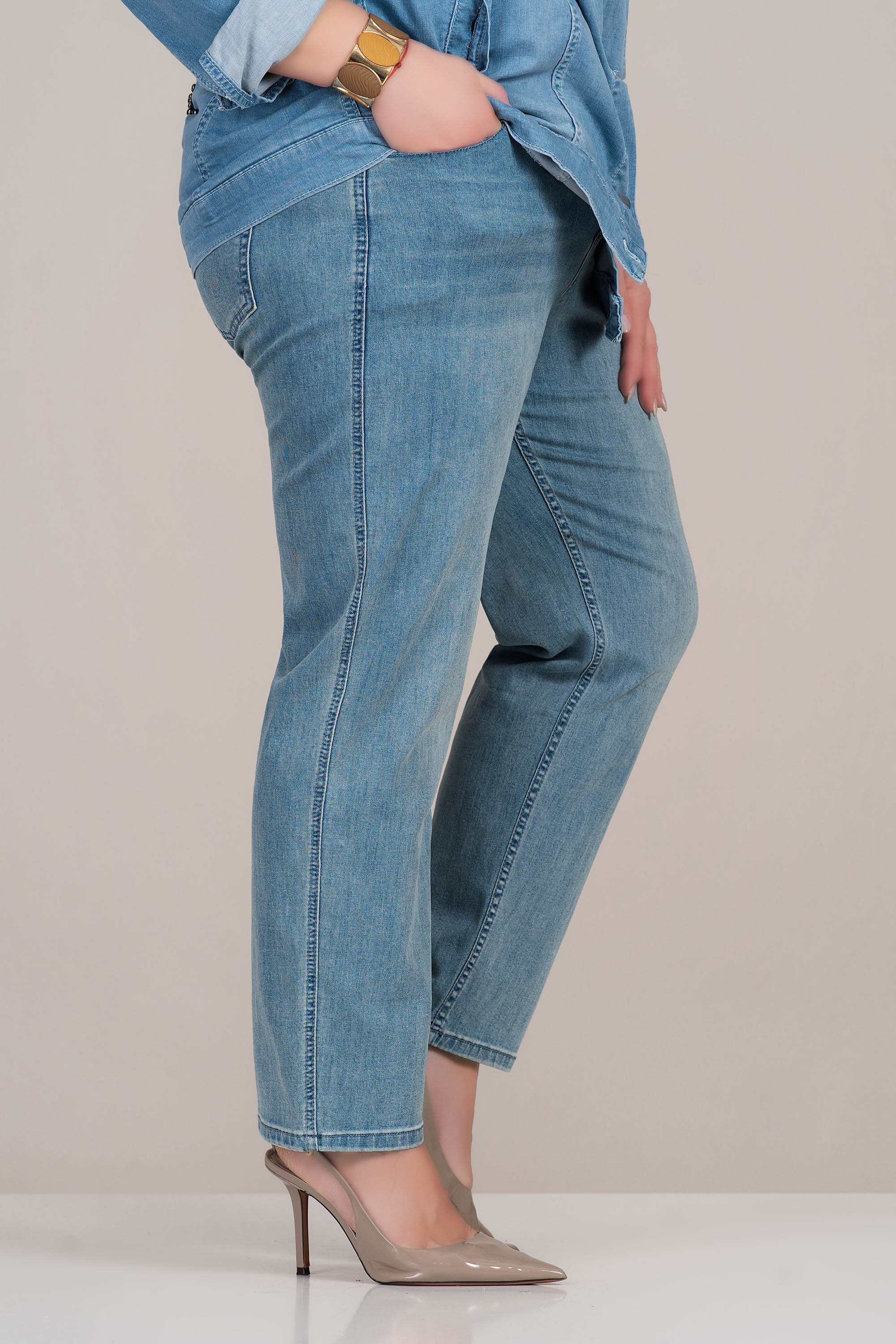 Макси еластични дънки в класически светлосин деним с ластик в кръста