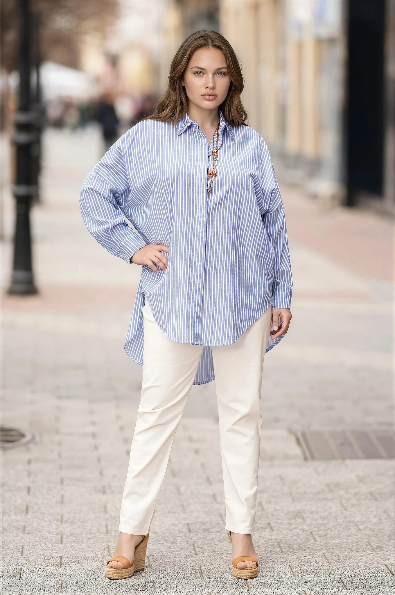 Макси издължена риза от памук с вертикално синьо райе и свободна кройка