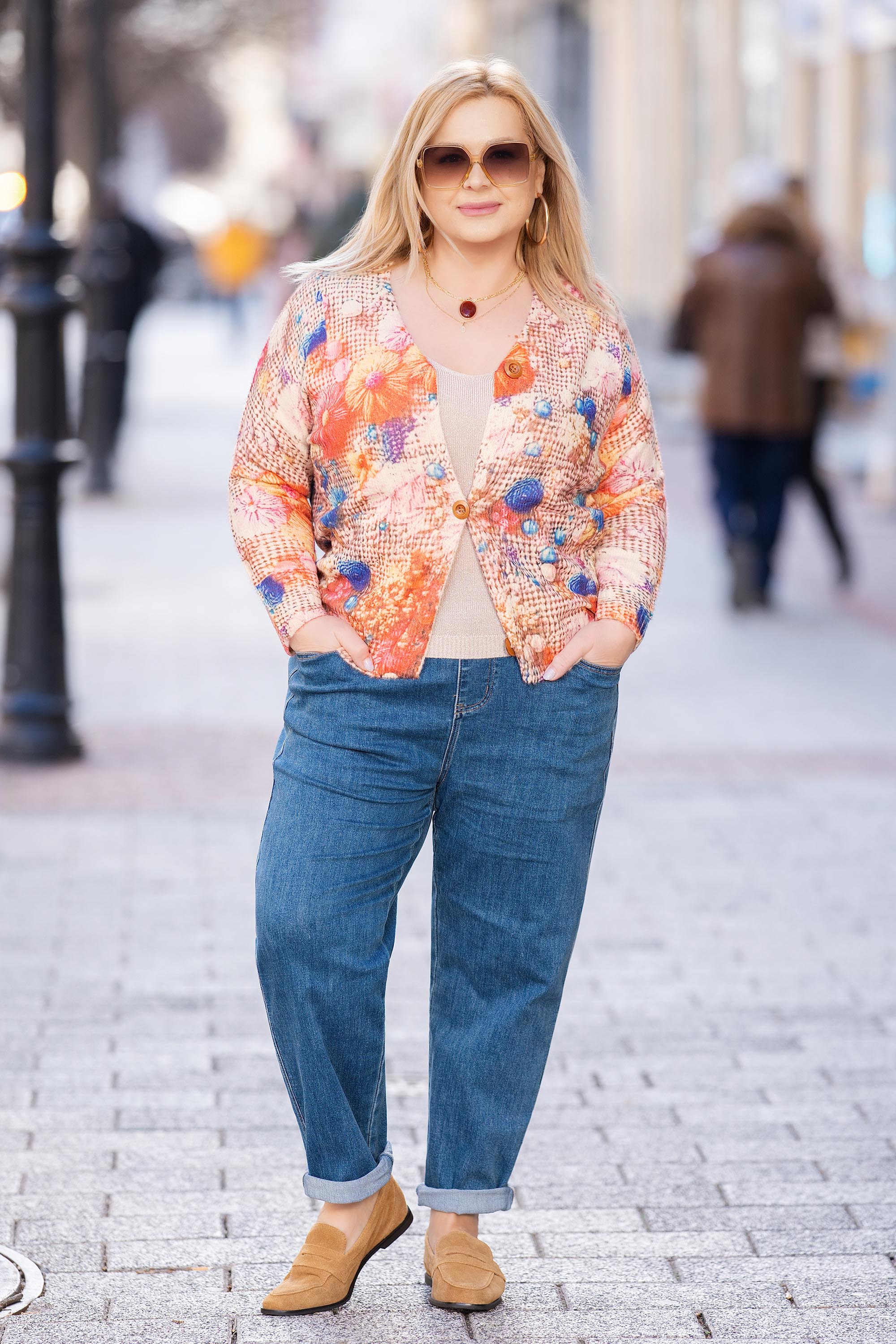 МАКСИ жилетка от фино плетиво с флорален принт в топли тонове