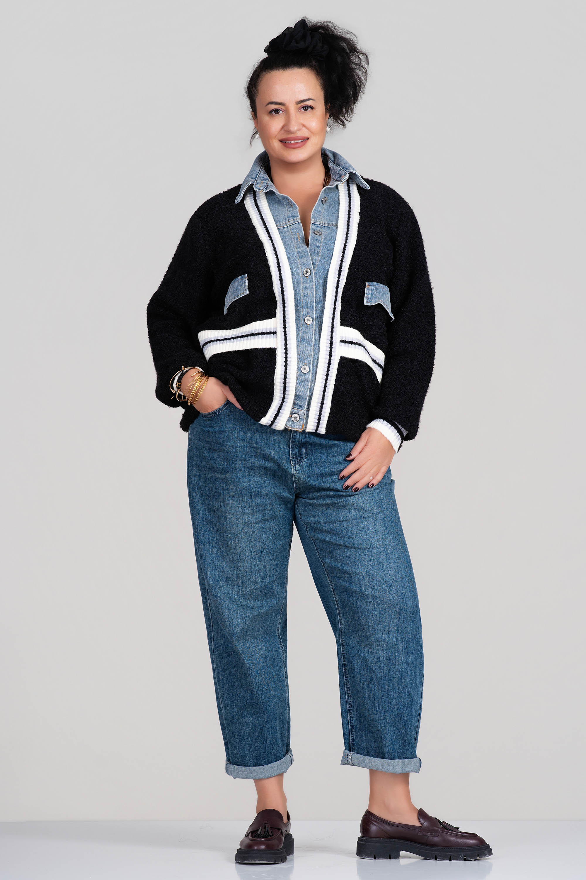 МАКСИ жилетка в черно в съчетание от плетиво и деним