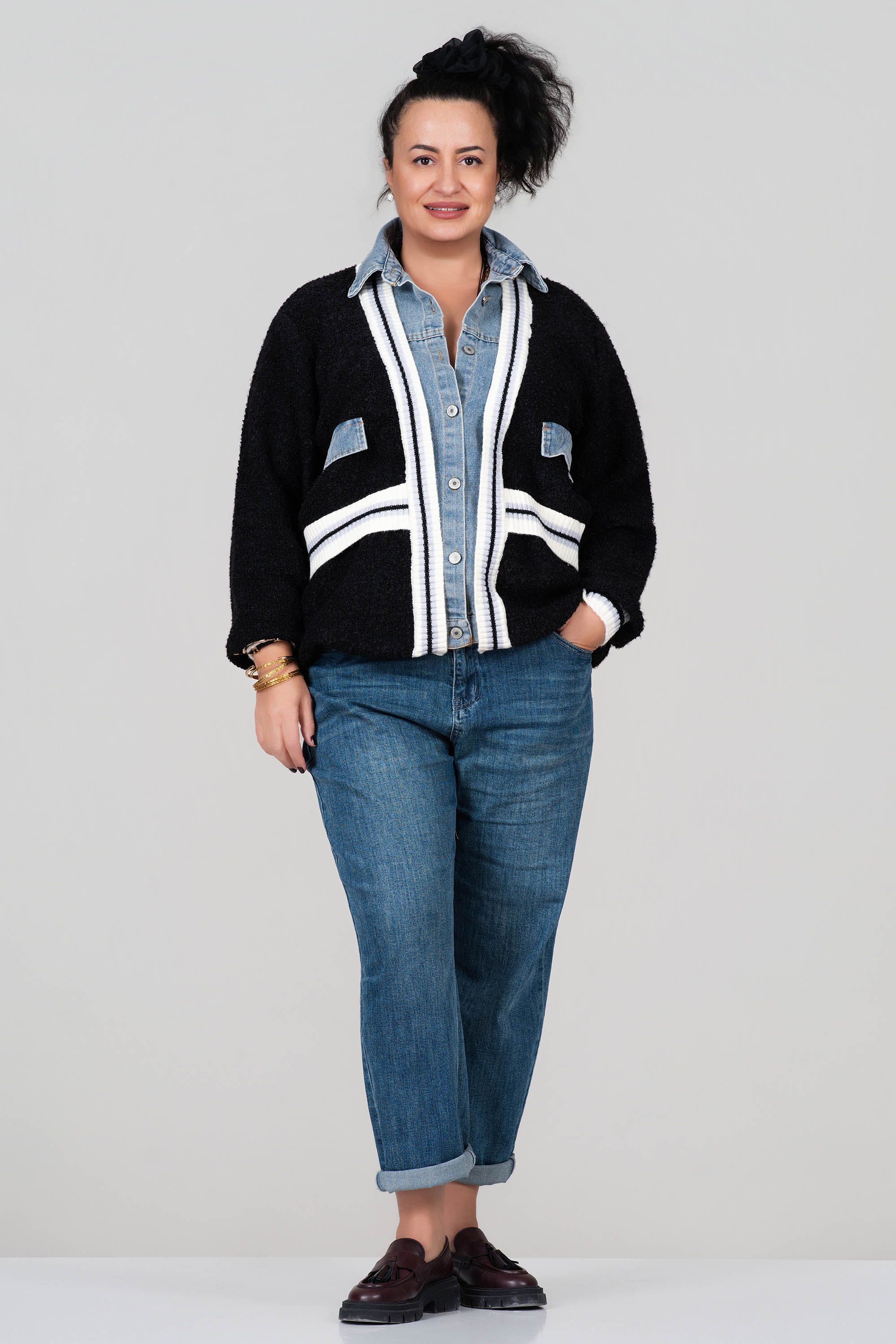 МАКСИ жилетка в черно в съчетание от плетиво и деним