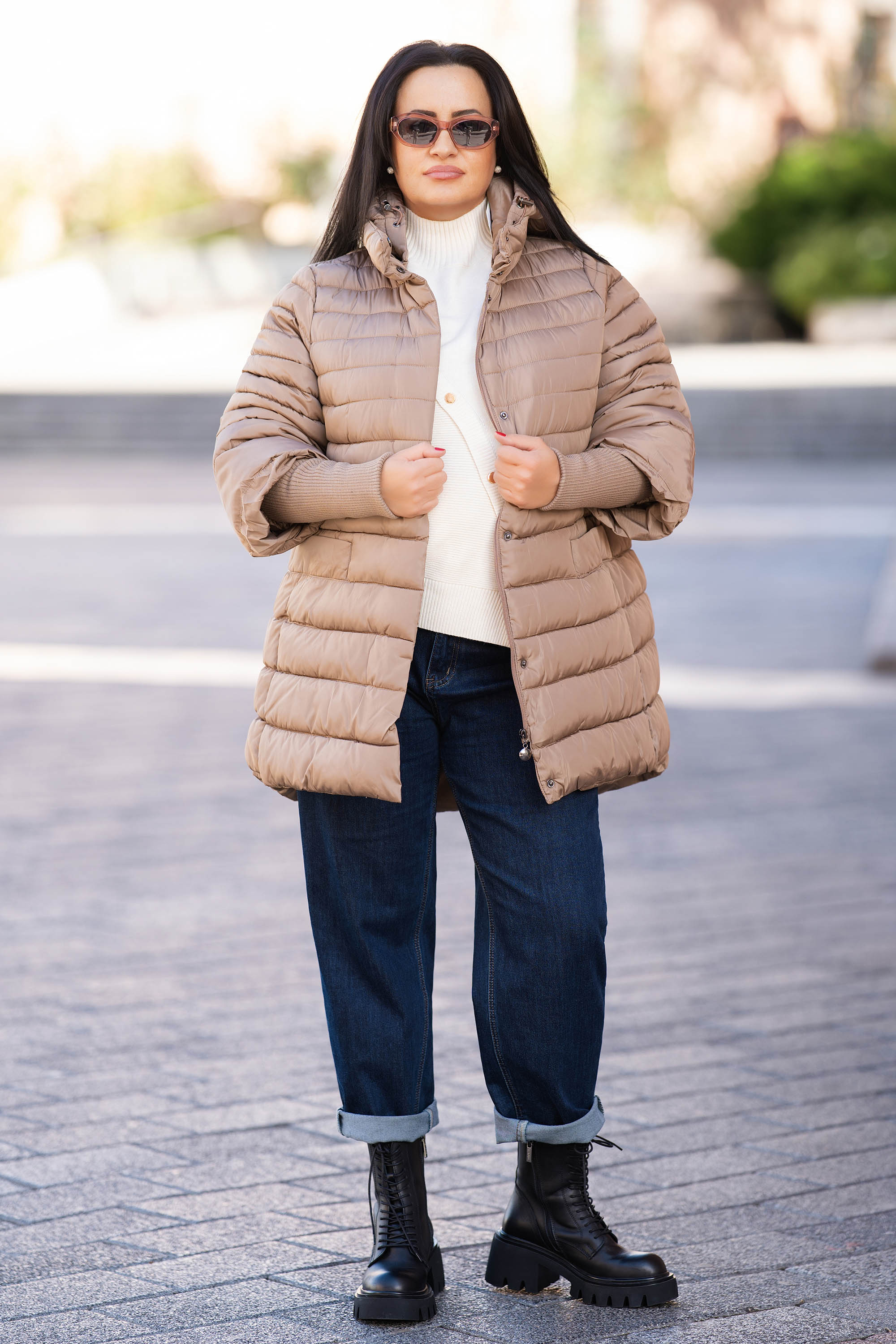 МАКСИ капитонирано яке в бежово с дълъг плетен ръкав в края