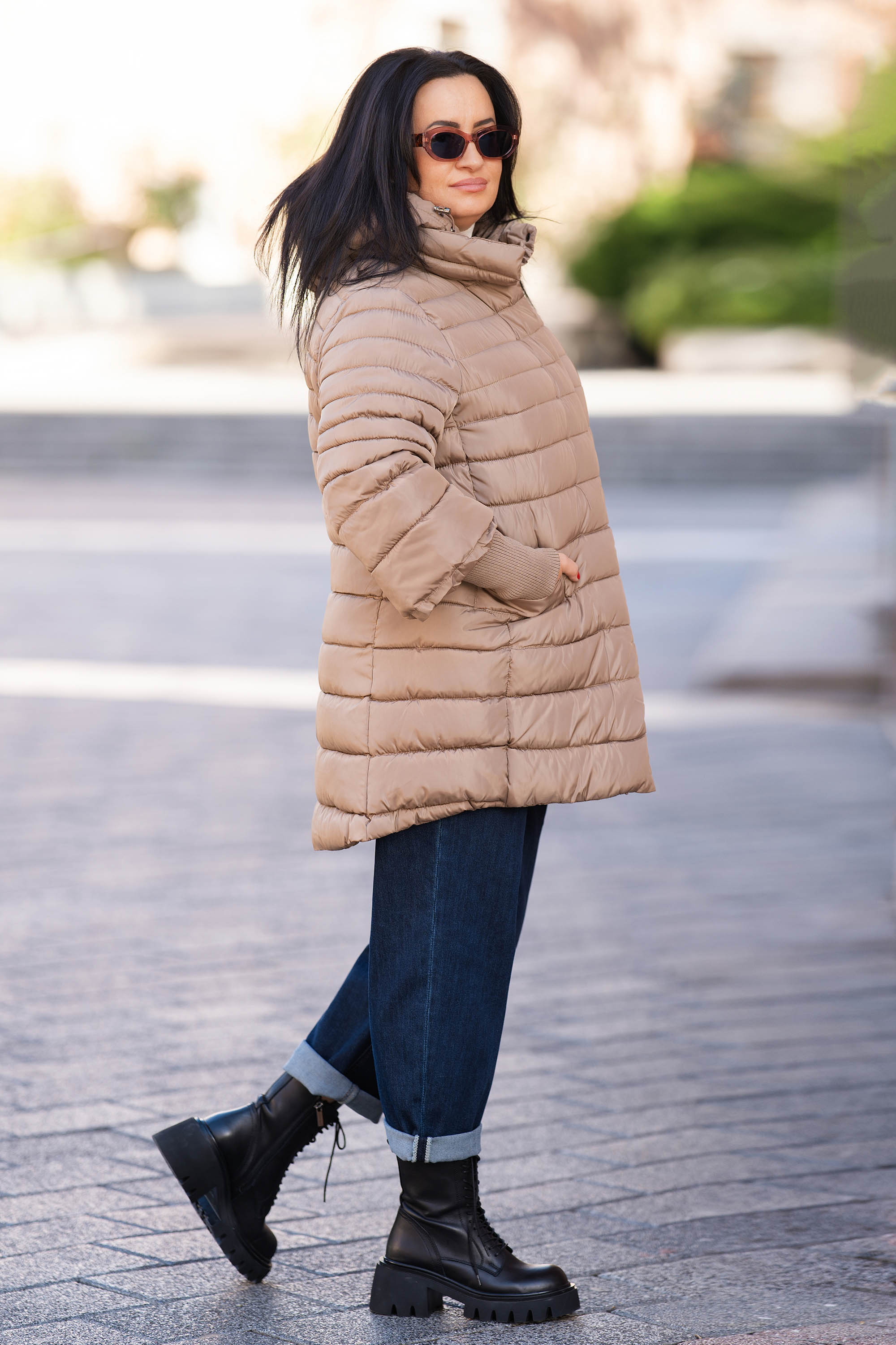 МАКСИ капитонирано яке в бежово с дълъг плетен ръкав в края