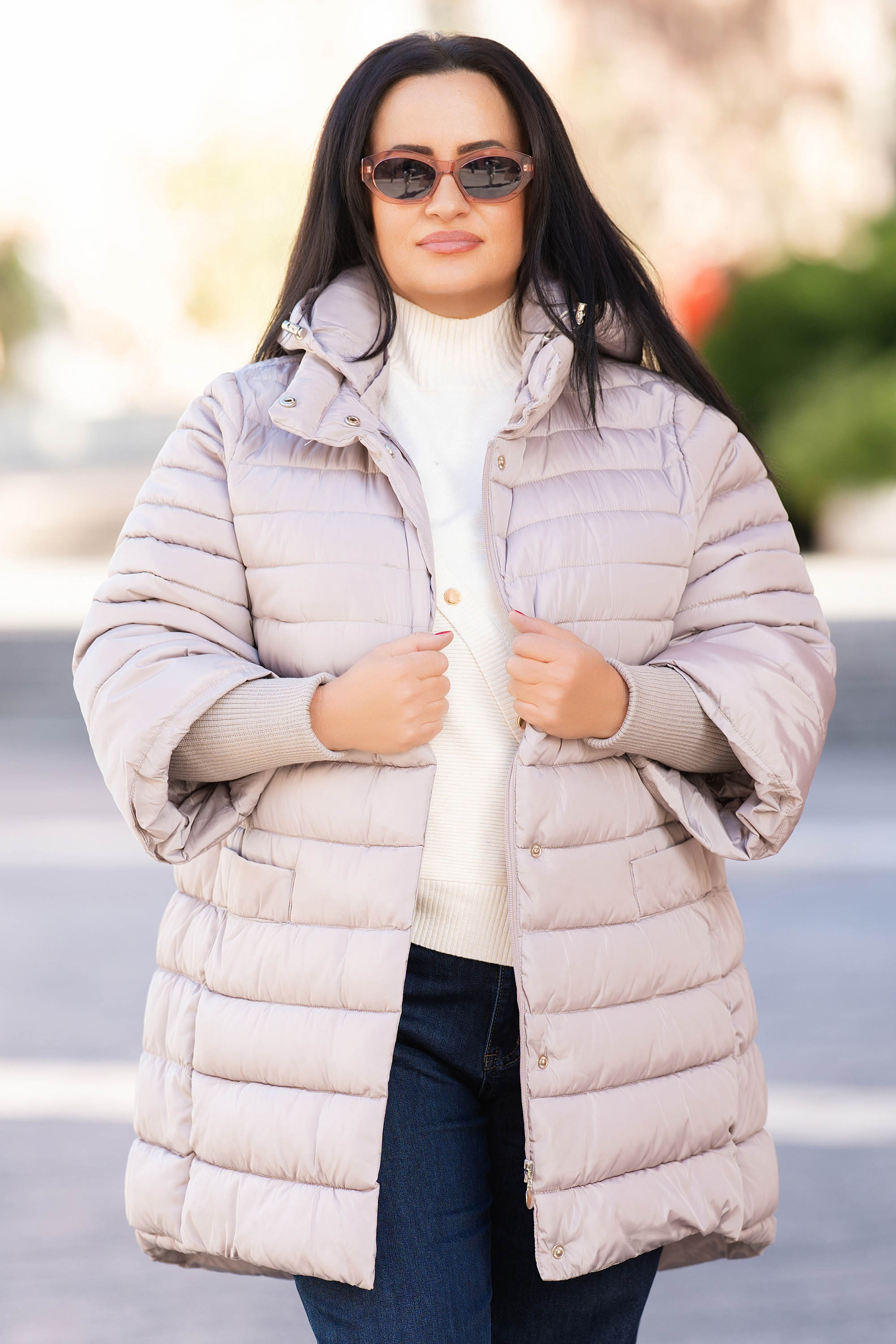 МАКСИ капитонирано яке в цвят визон с дълъг плетен ръкав в края