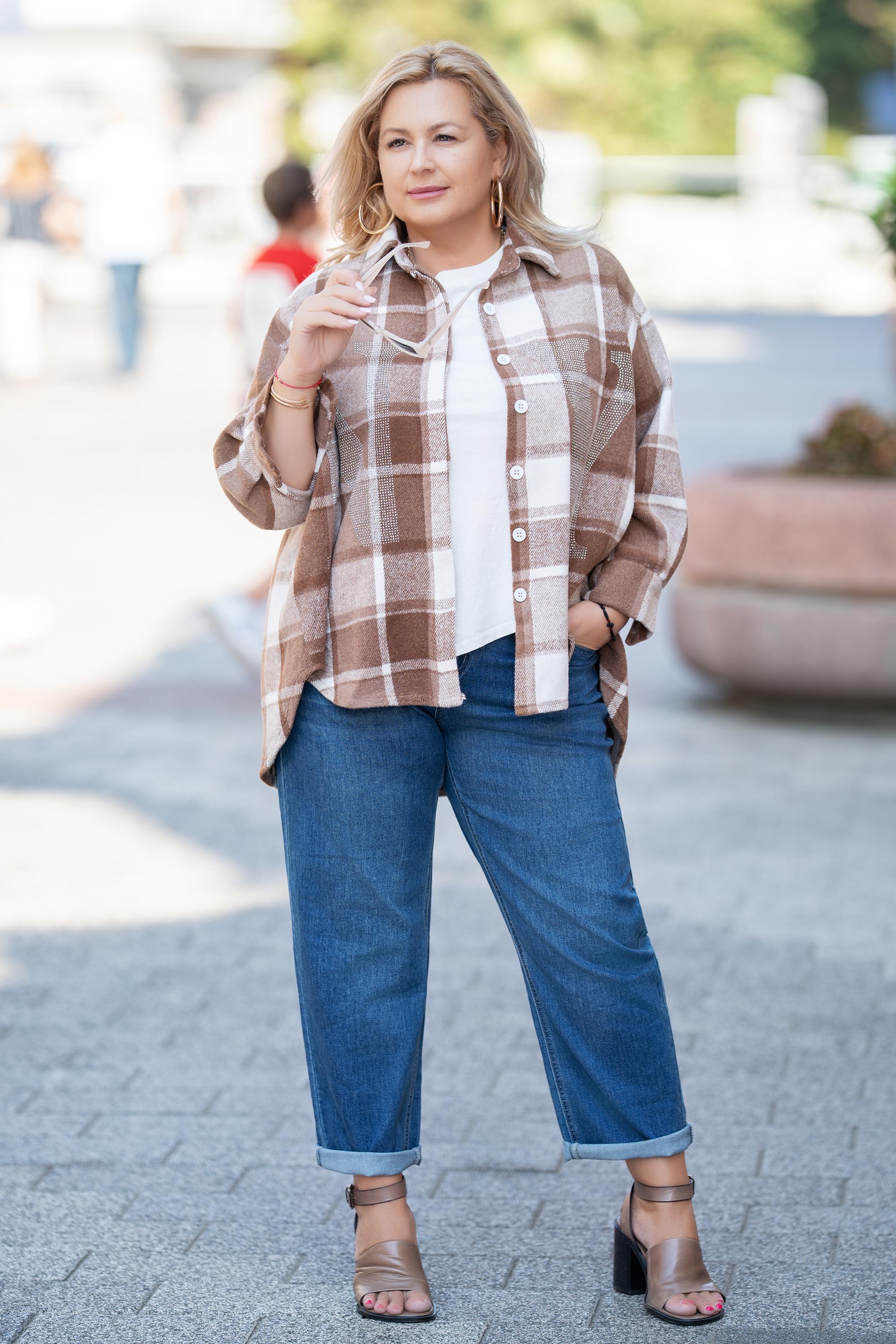 Макси карирана риза в бяло и кафяво