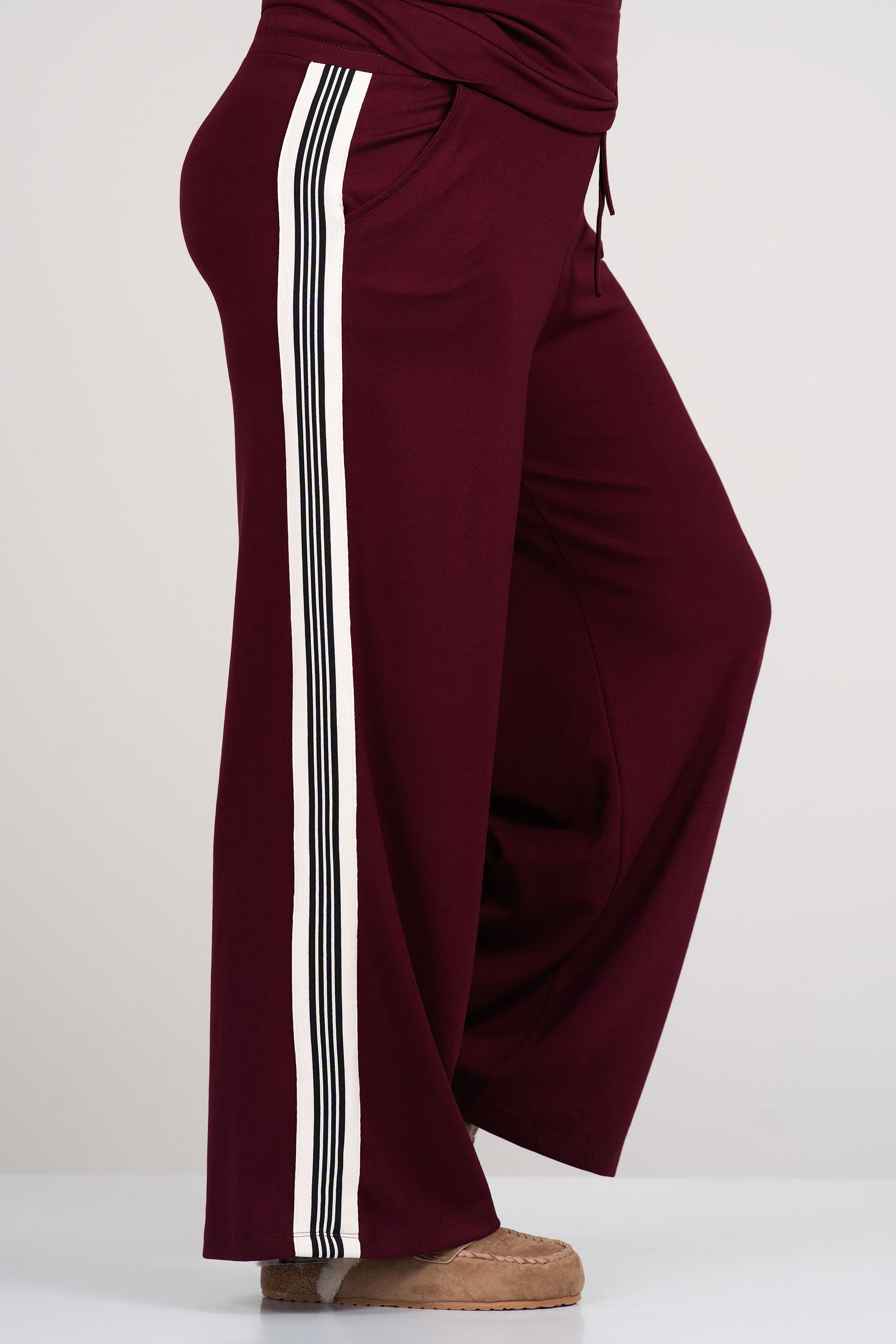 МАКСИ комплект в бордо с блуза и широк панталон