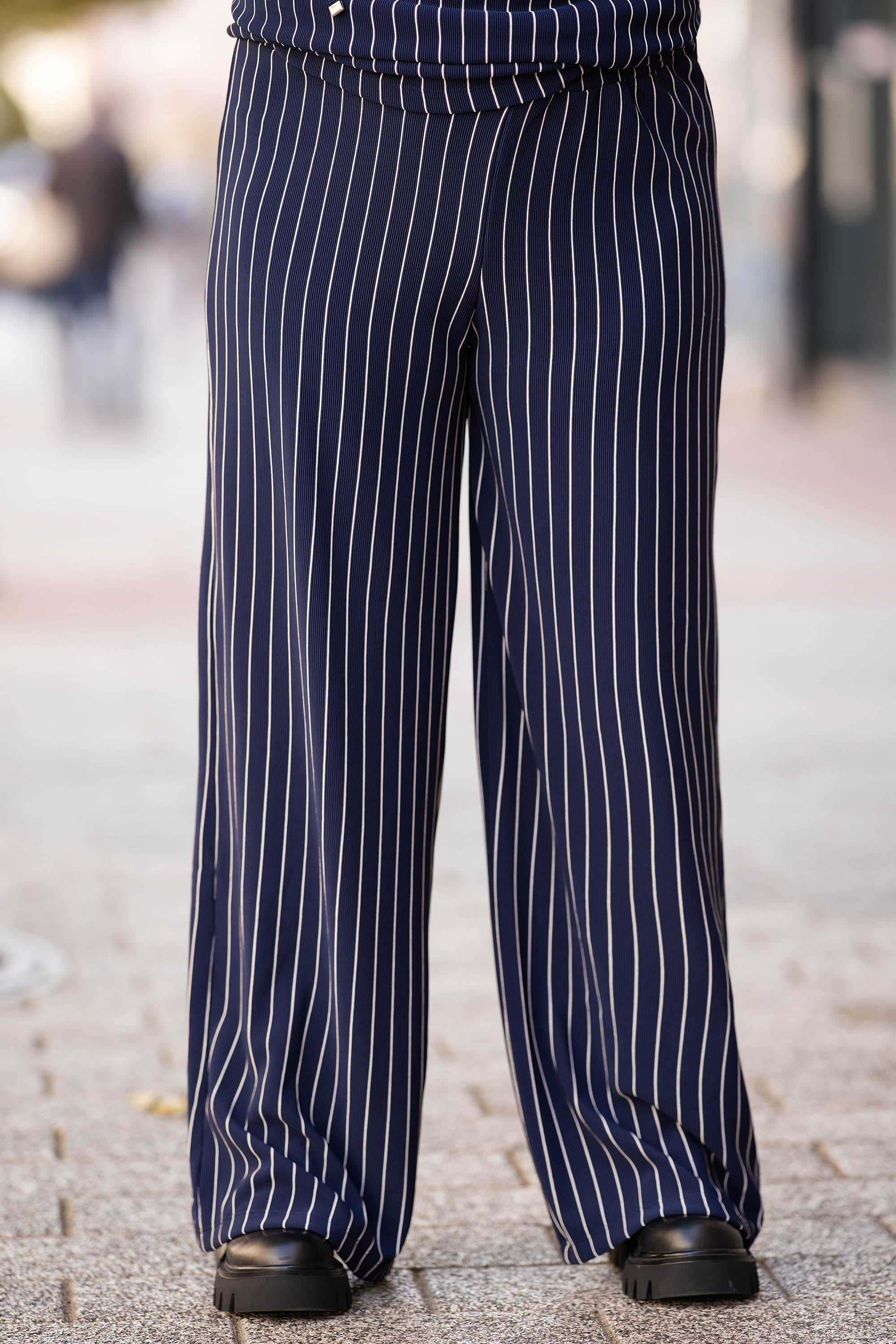 МАКСИ комплект в тъмносиньо с принт светло райе