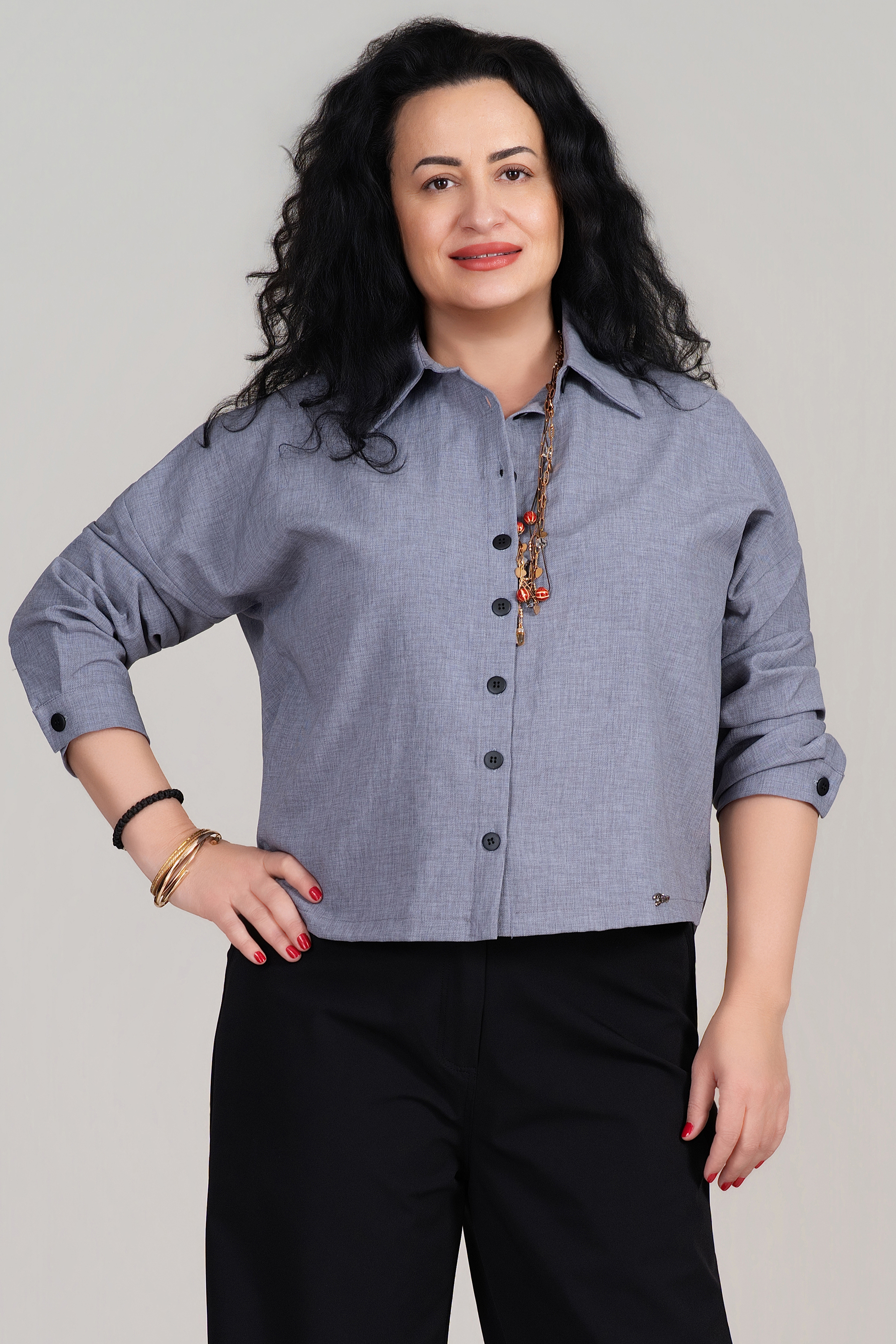 МАКСИ къса риза в сиво с черни копчета