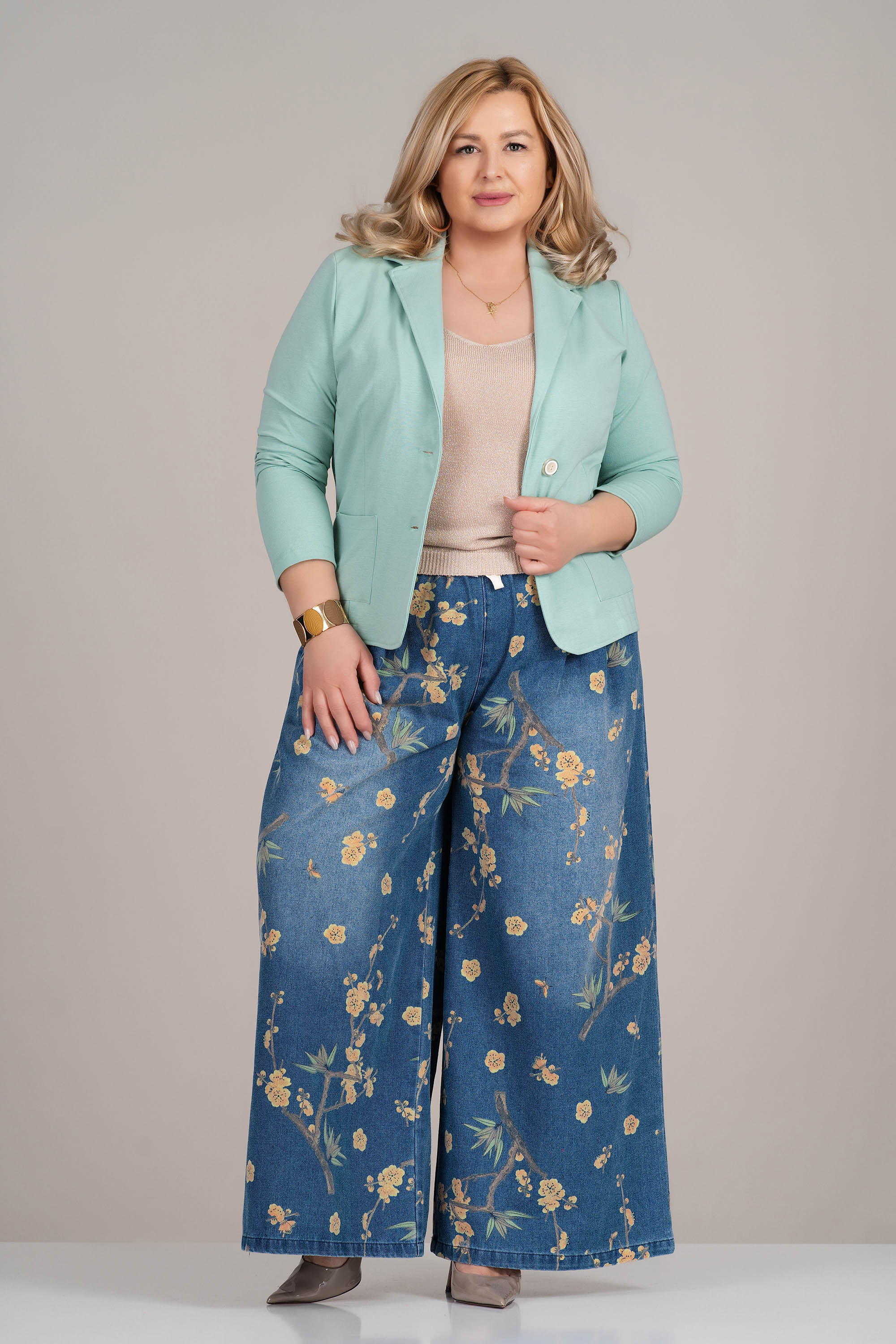 МАКСИ модерини дънки с флорален десен и еластична талия с връзки