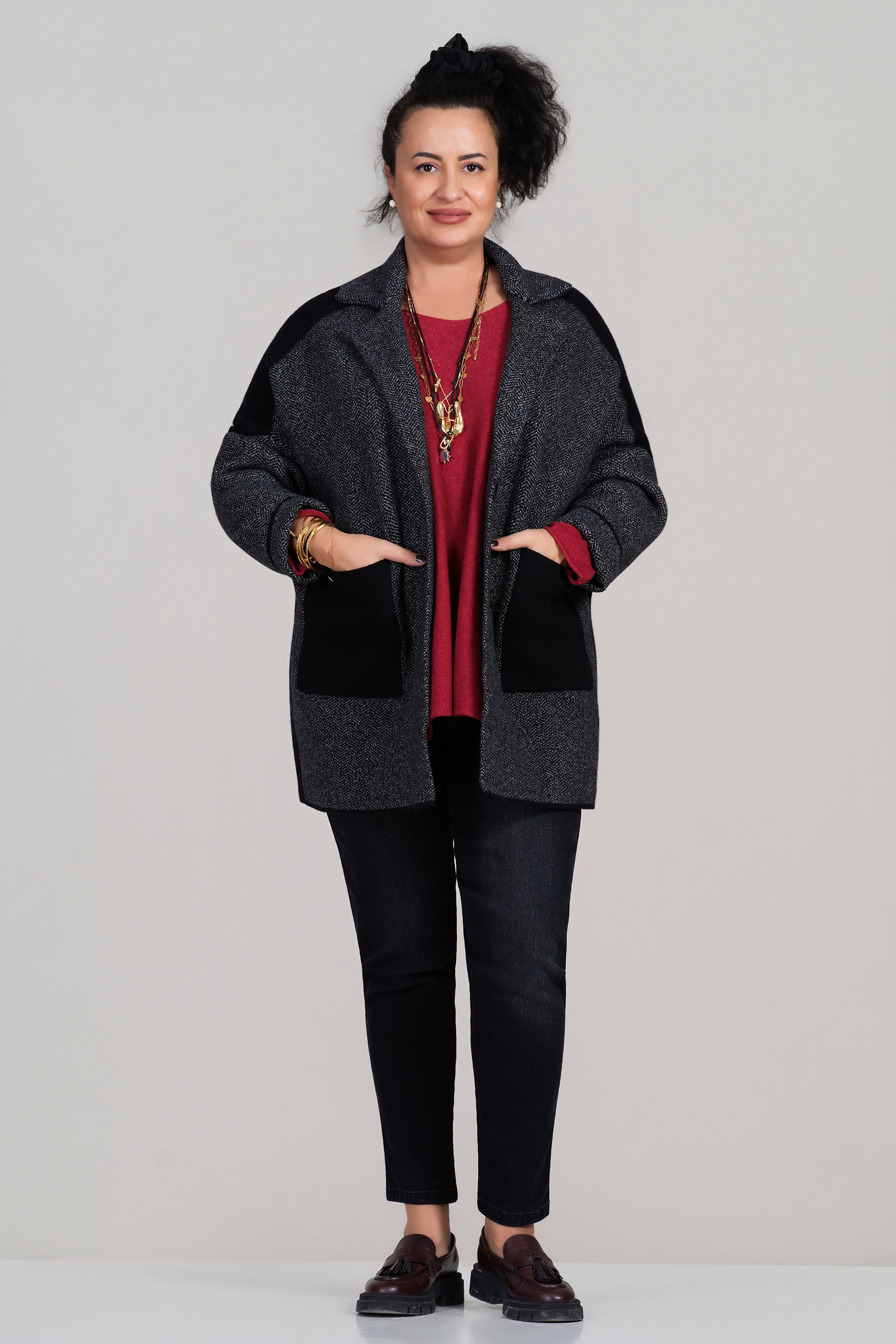 МАКСИ палто от плетиво в черно-бял меланж и контрастни джобове